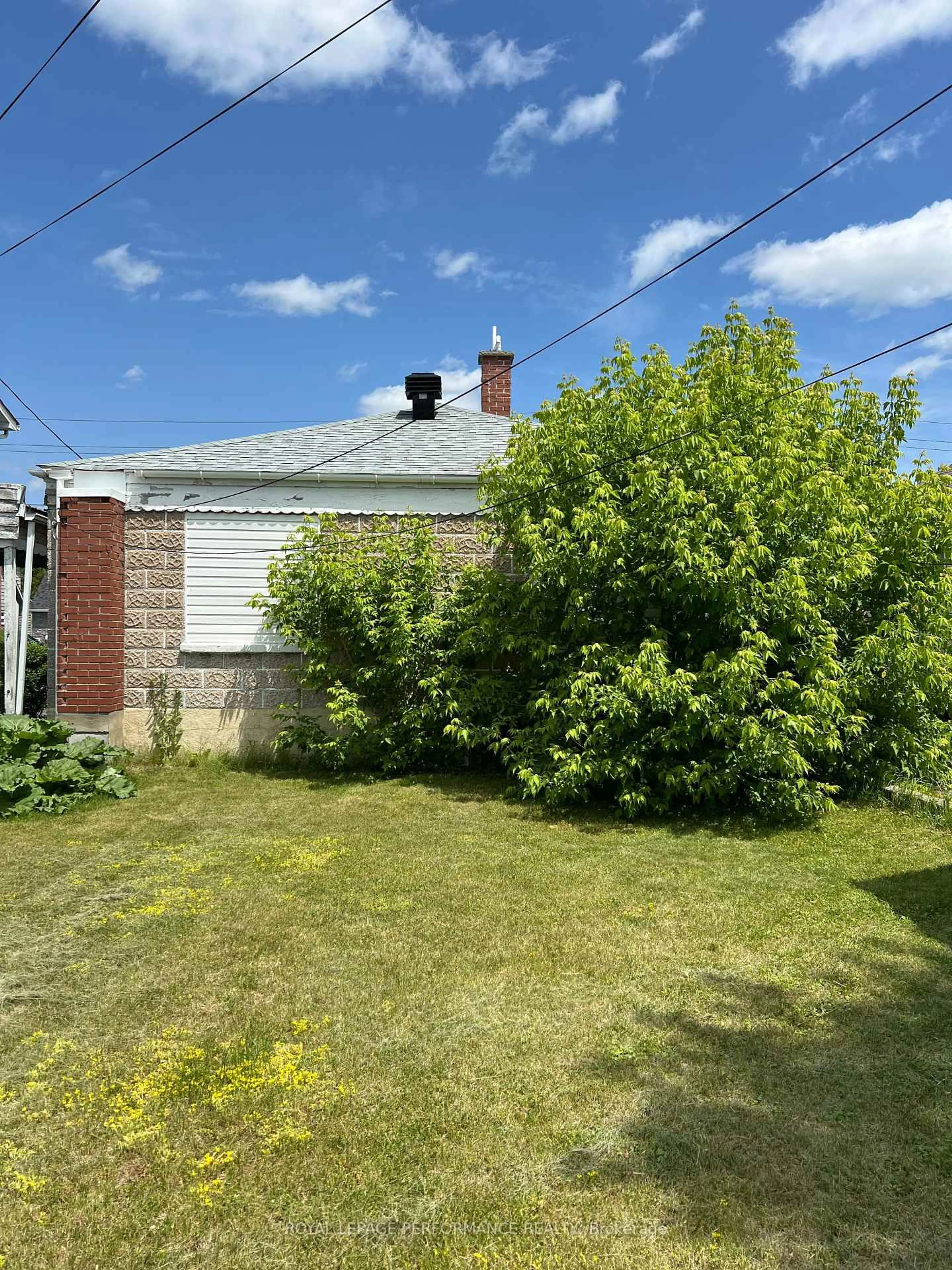 A pic from outside/outdoor area/front of a property/back of a property/a pic from drone, street for 1138 Pitt St, Cornwall Ontario K6J 3T1