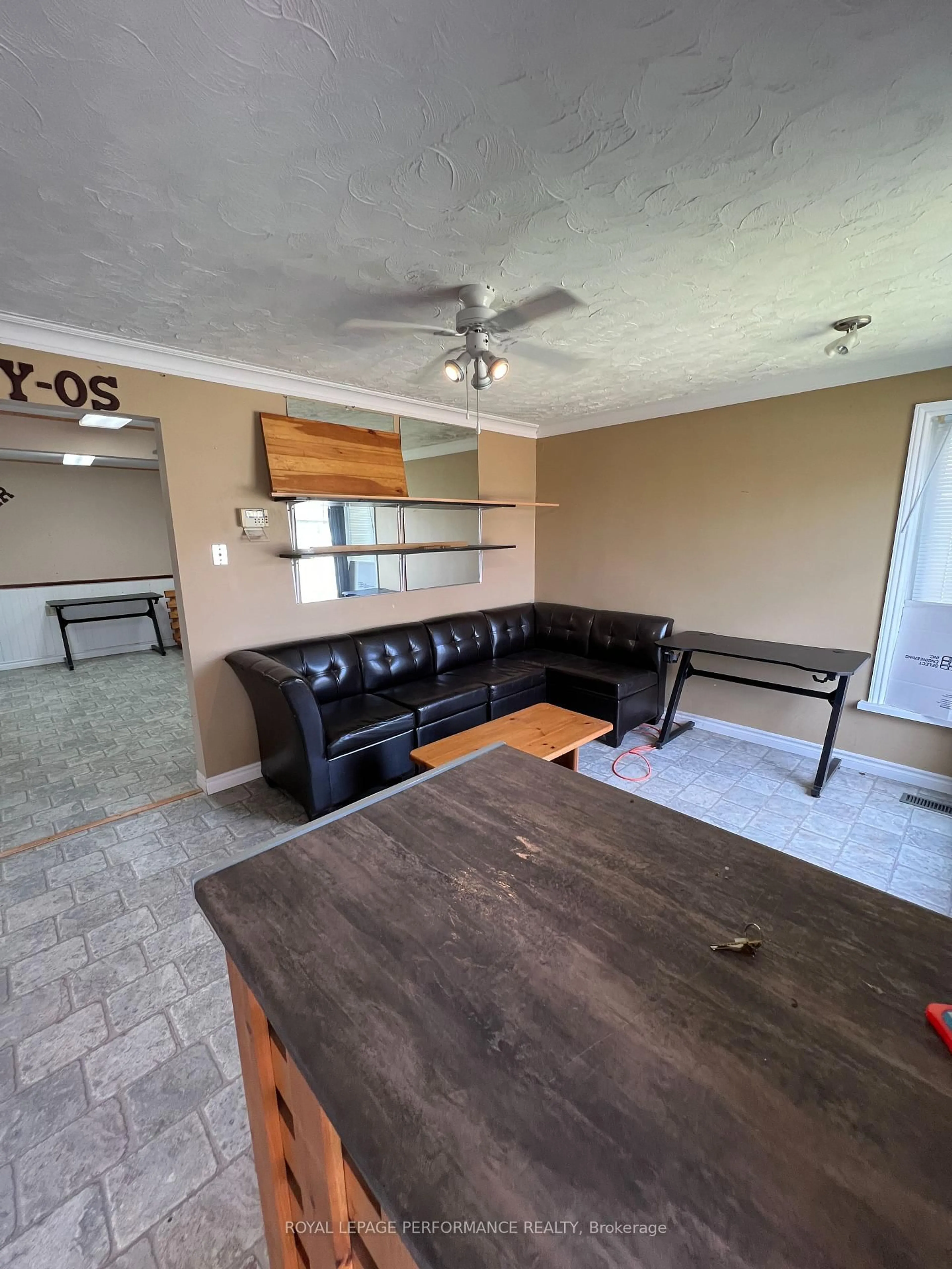 A pic of a room for 1138 Pitt St, Cornwall Ontario K6J 3T1
