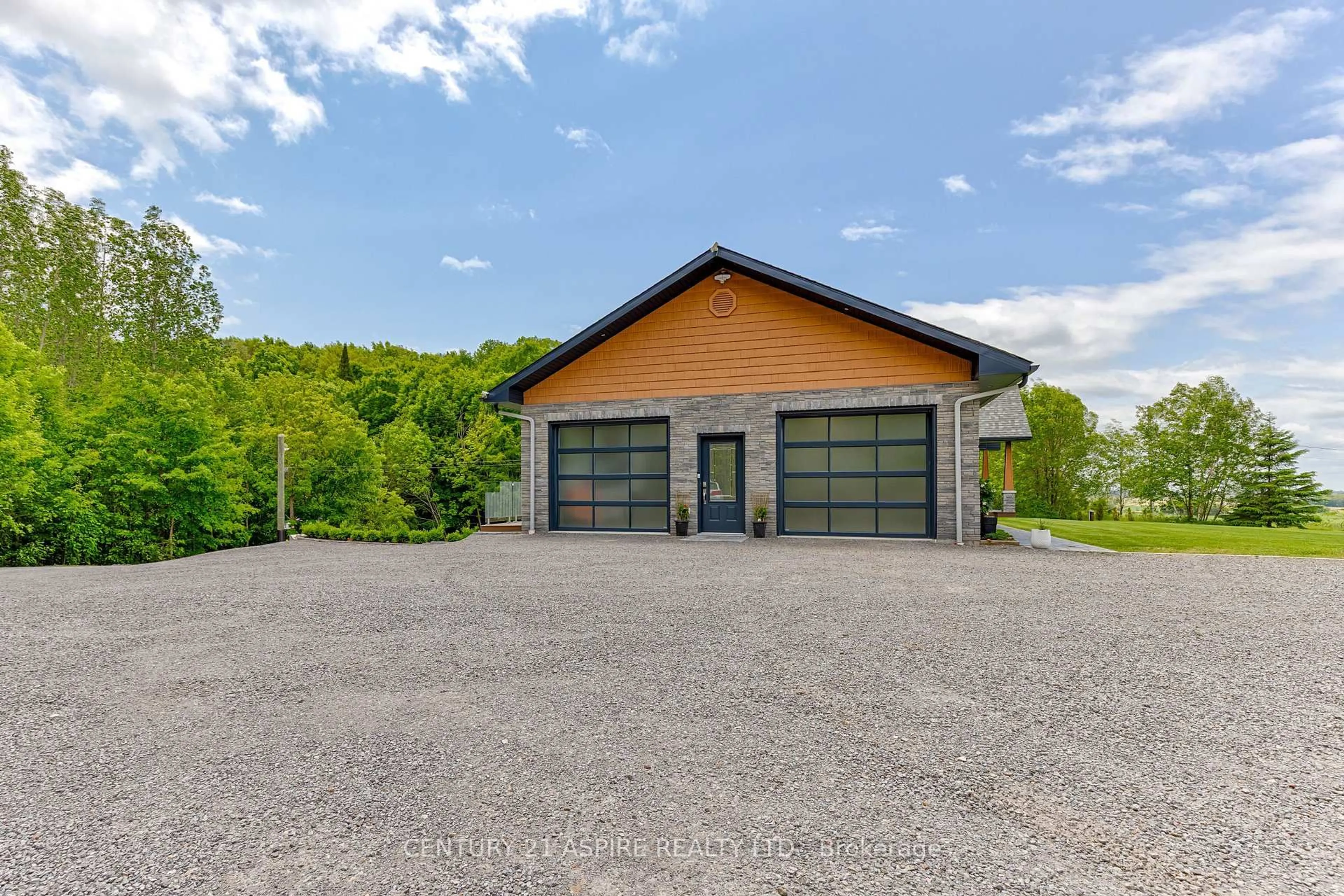 Indoor garage for 402 La Passe Rd, Beachburg Ontario K0J 1C0