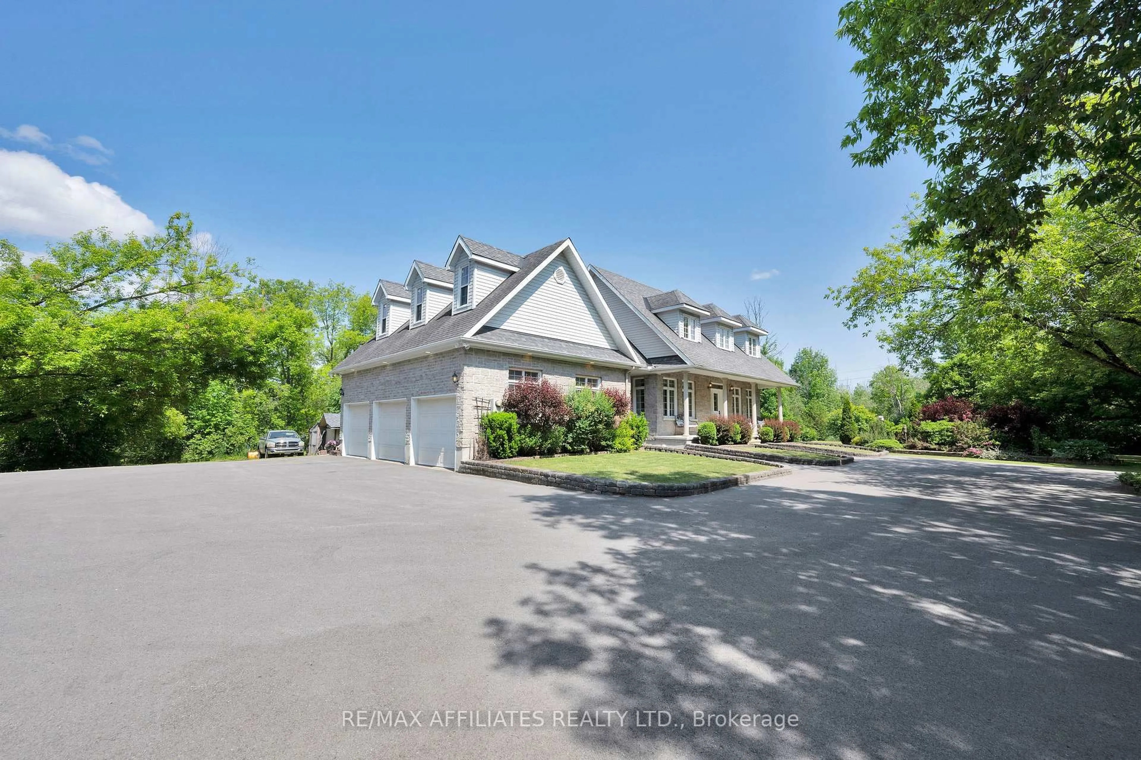 A pic from outside/outdoor area/front of a property/back of a property/a pic from drone, unknown for 3 Kimini Dr, Ottawa Ontario K2S 1S6