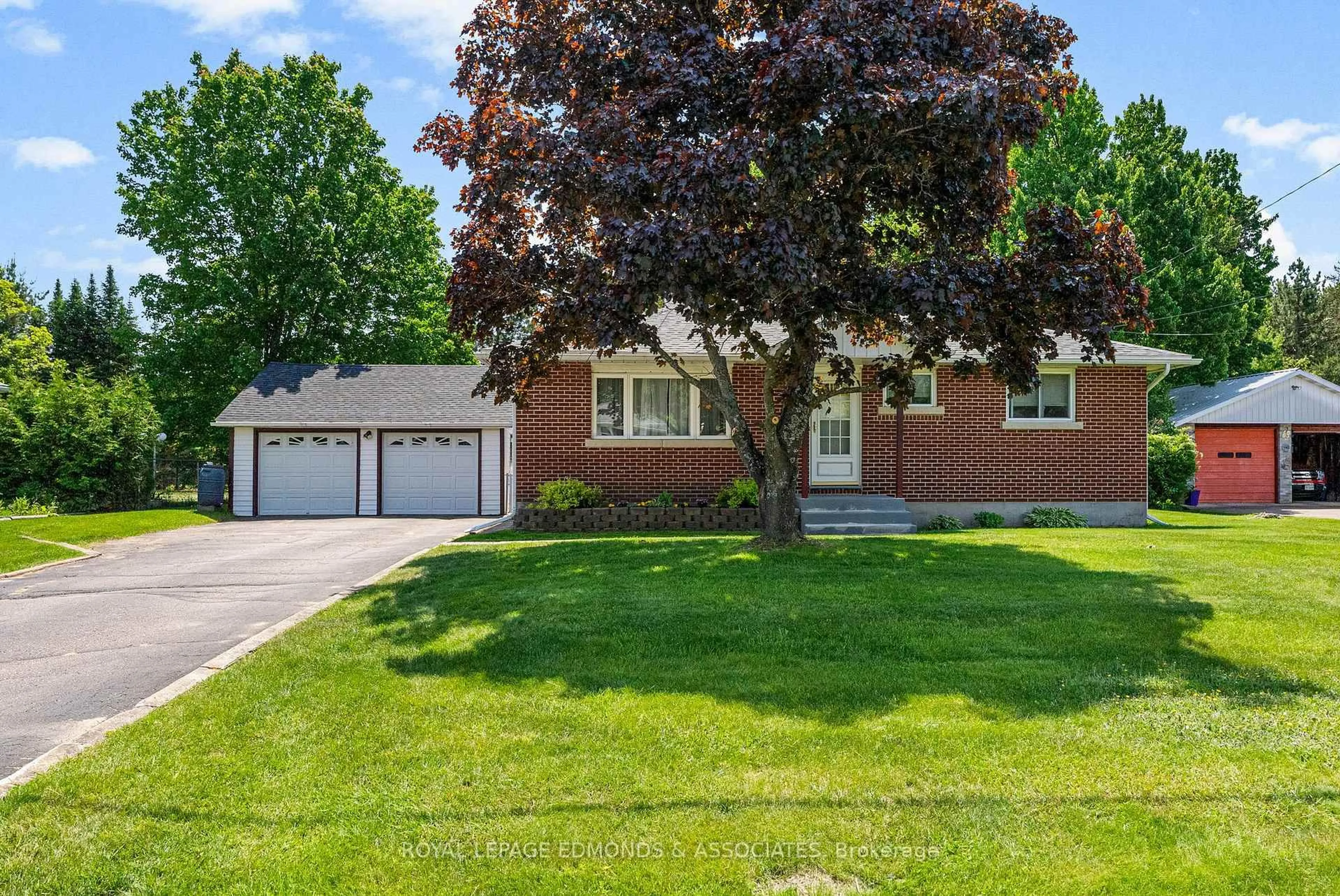 Home with vinyl exterior material, street for 67 Sunset Cres, Petawawa Ontario K8H 2L8
