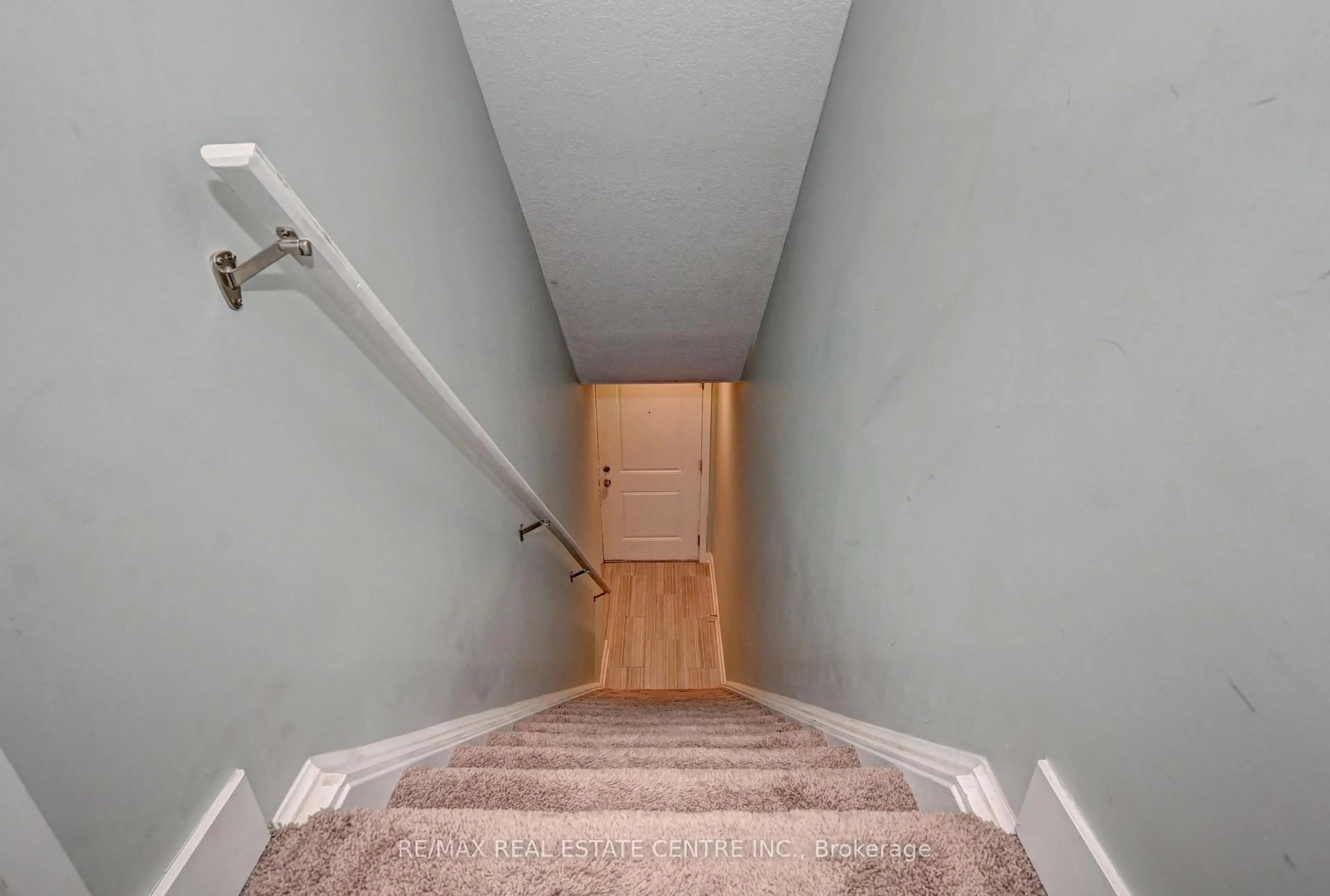 Stairs for 190 Century Hill Dr #A4, Kitchener Ontario N2E 0G9