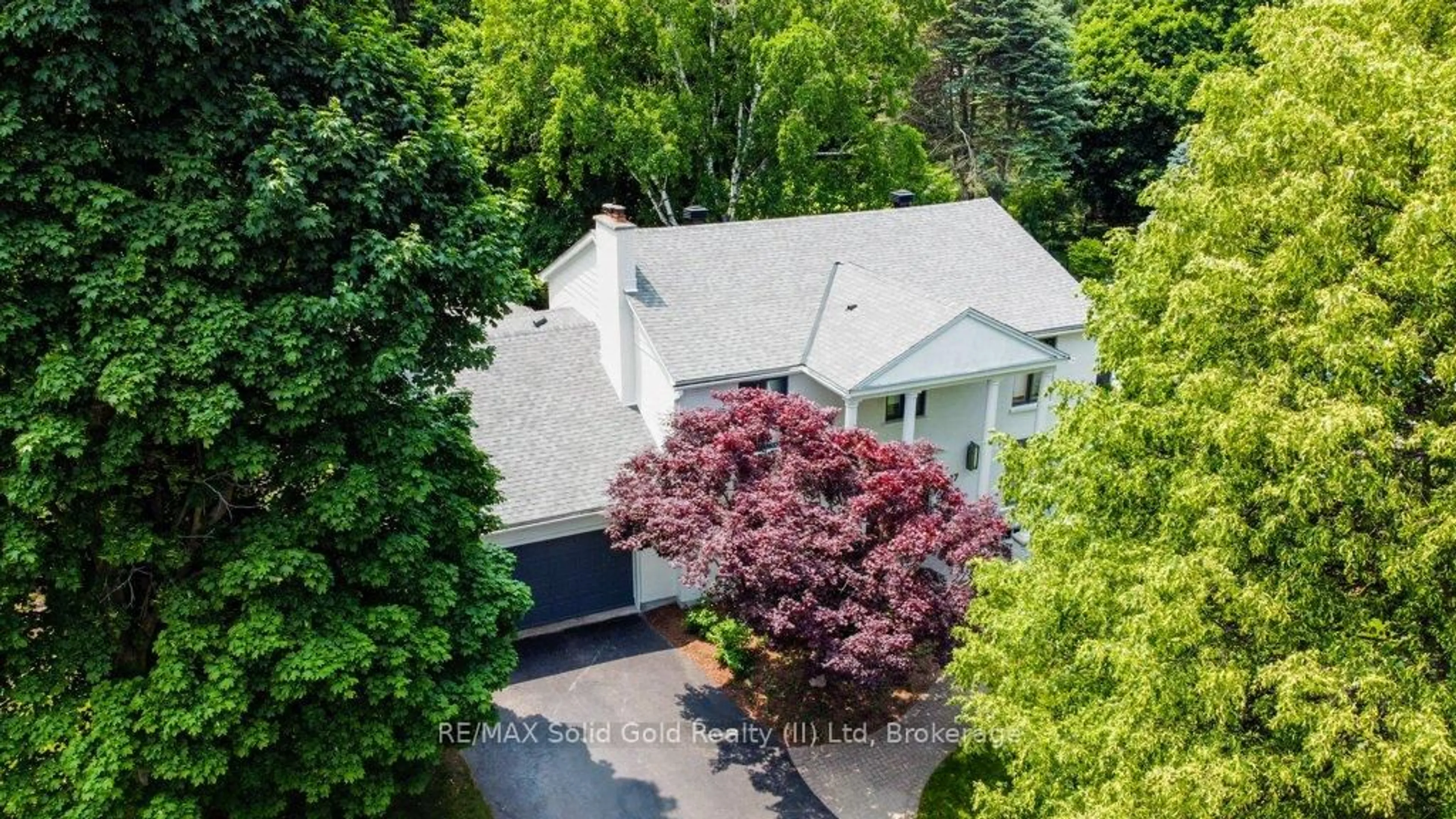 A pic from outside/outdoor area/front of a property/back of a property/a pic from drone, street for 17 Post Horn Pl, Waterloo Ontario N2L 5E8