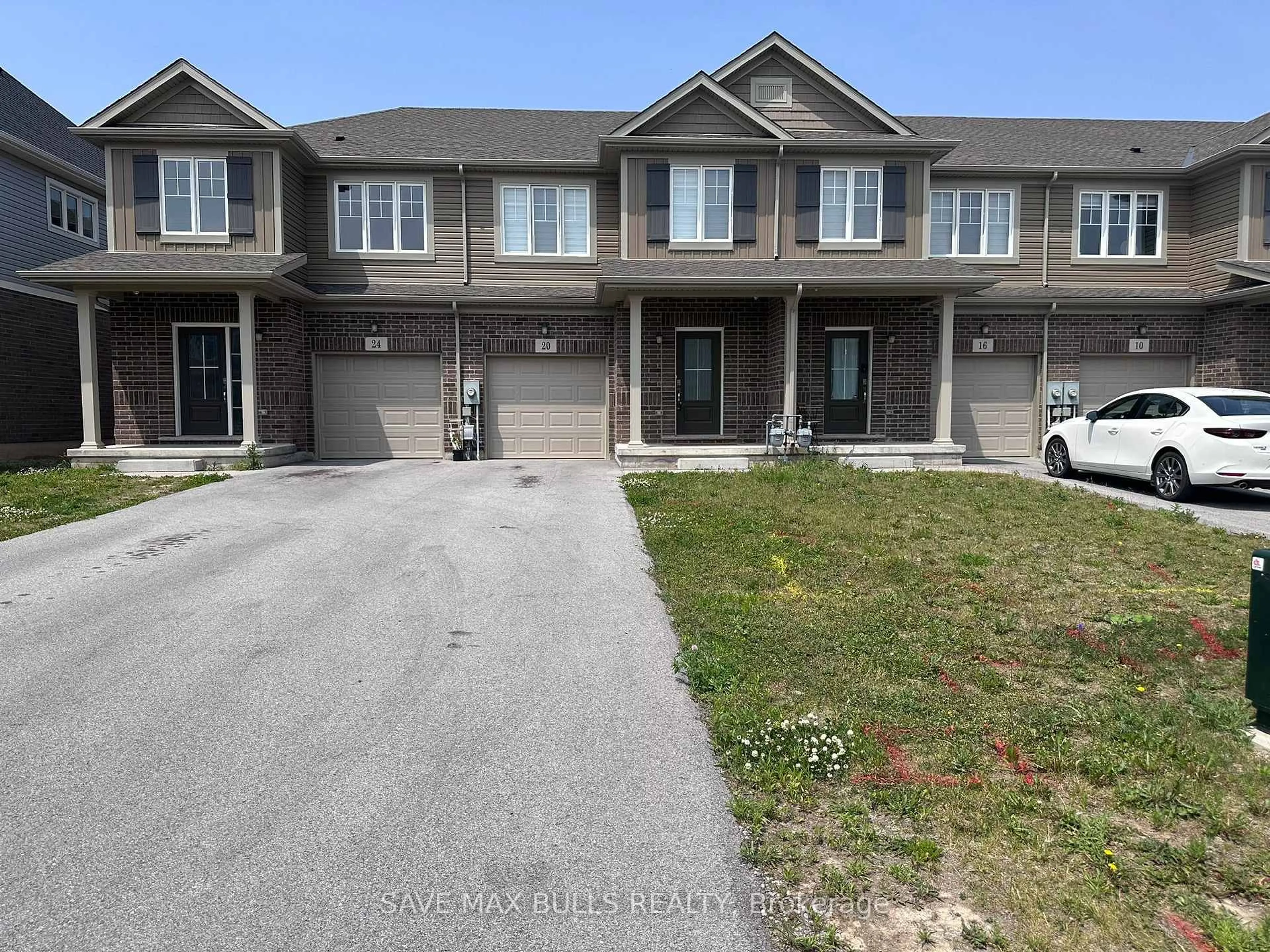A pic from outside/outdoor area/front of a property/back of a property/a pic from drone, street for 20 Sycamore St, Welland Ontario L3C 0H8