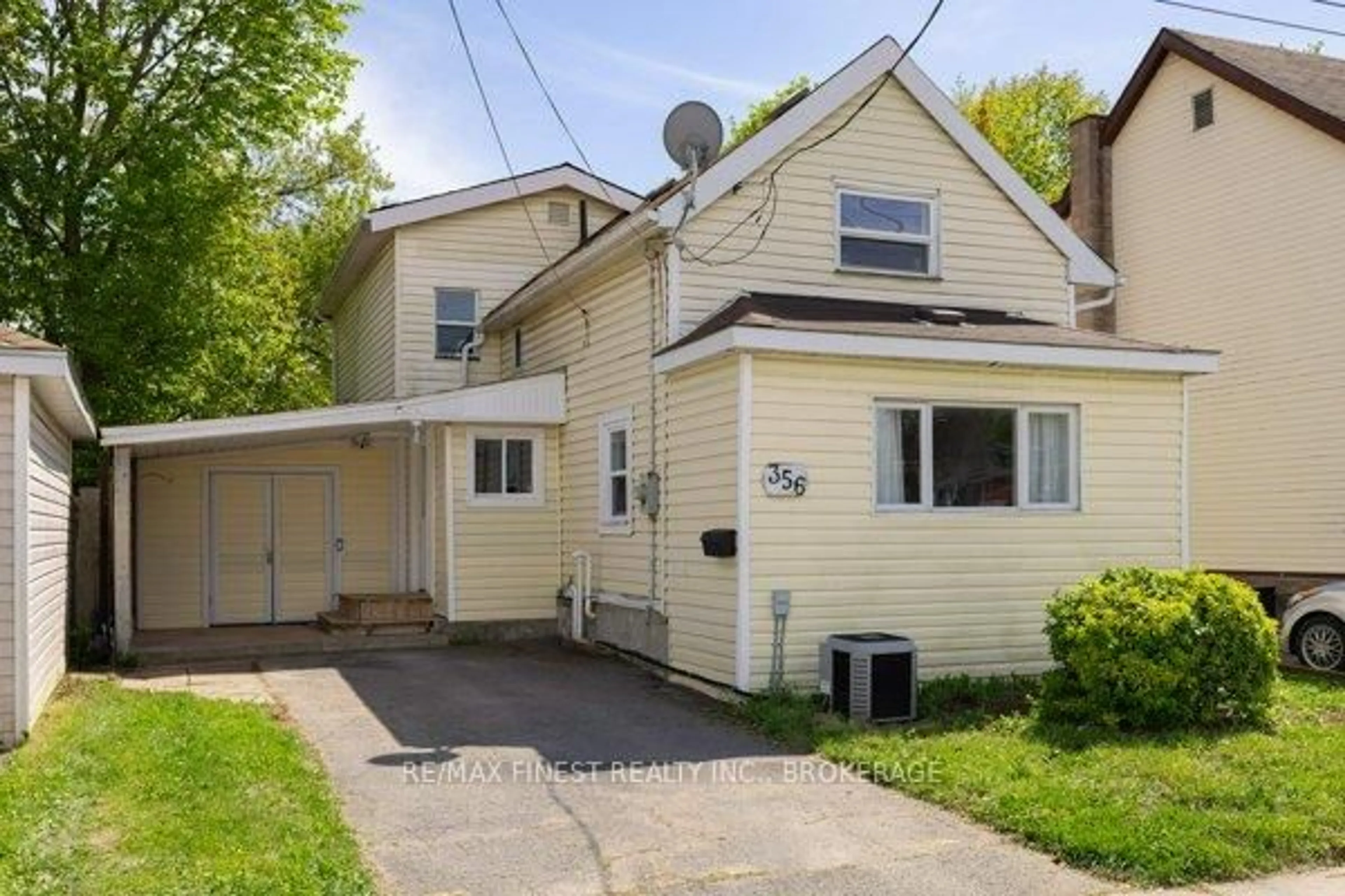 Home with vinyl exterior material, street for 356 York St, Kingston Ontario K7K 1R9