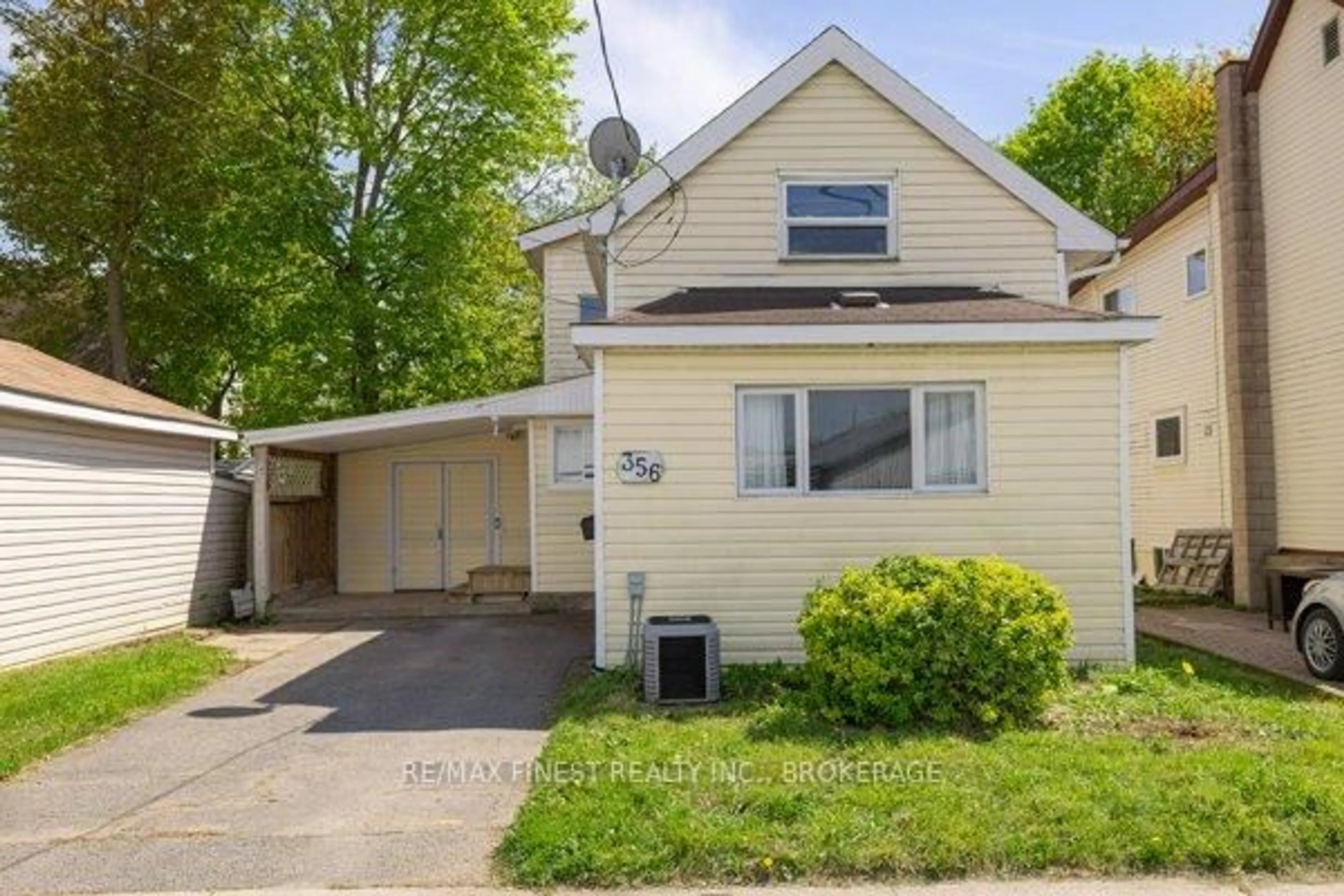 Home with vinyl exterior material, street for 356 York St, Kingston Ontario K7K 1R9