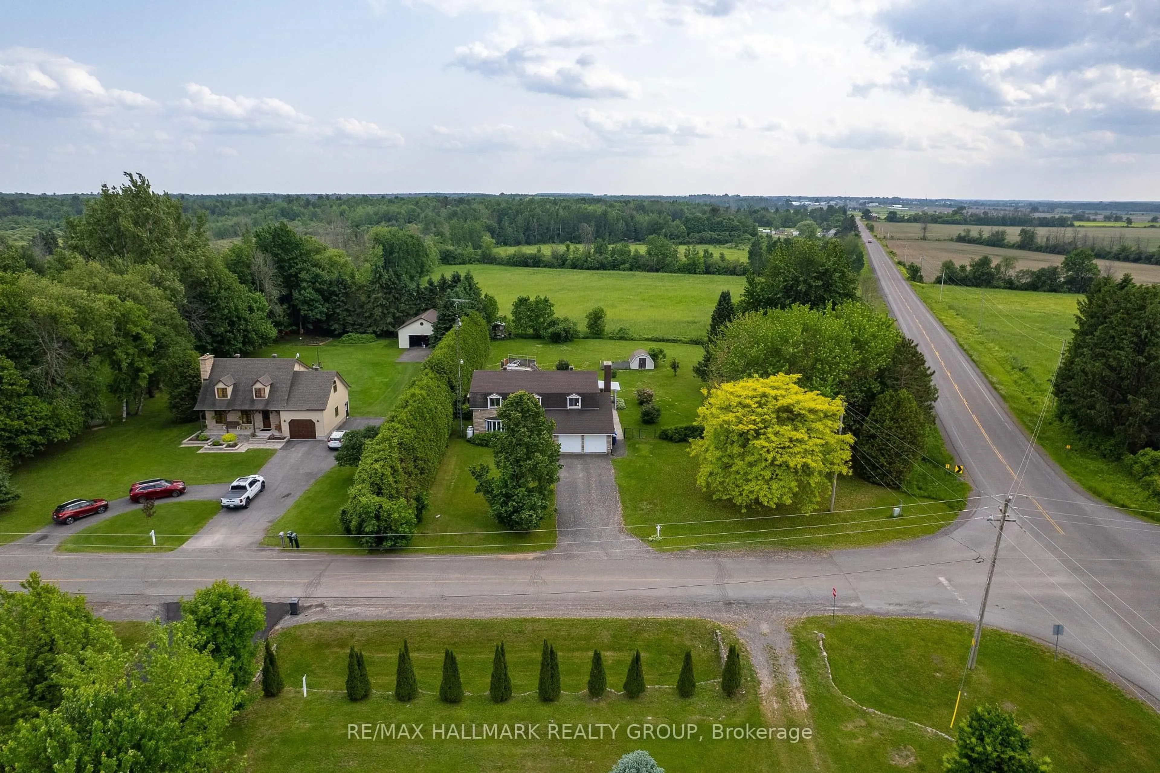 A pic from outside/outdoor area/front of a property/back of a property/a pic from drone, unknown for 2914 Pattee Rd, East Hawkesbury Ontario K6A 2R2