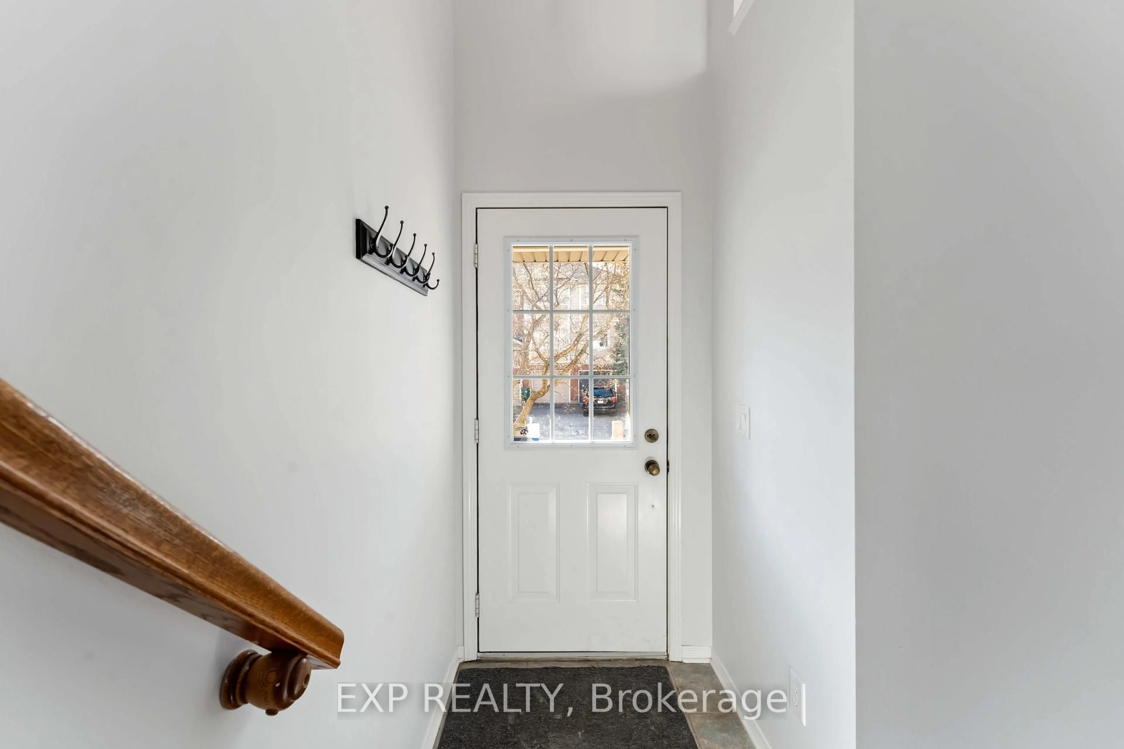 Indoor entryway for 21 Yorkville St, Ottawa Ontario K2C 4B6