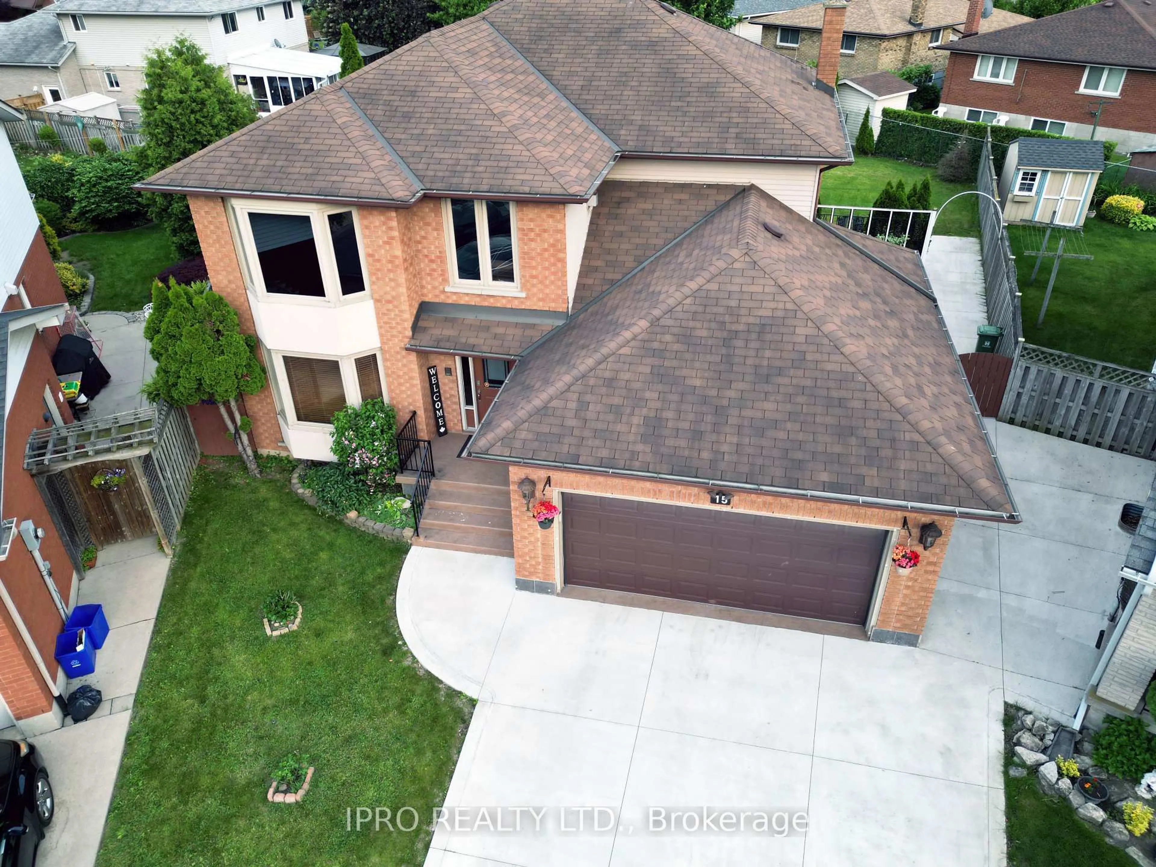 A pic from outside/outdoor area/front of a property/back of a property/a pic from drone, street for 15 Talia Crt, Hamilton Ontario L8E 4X8