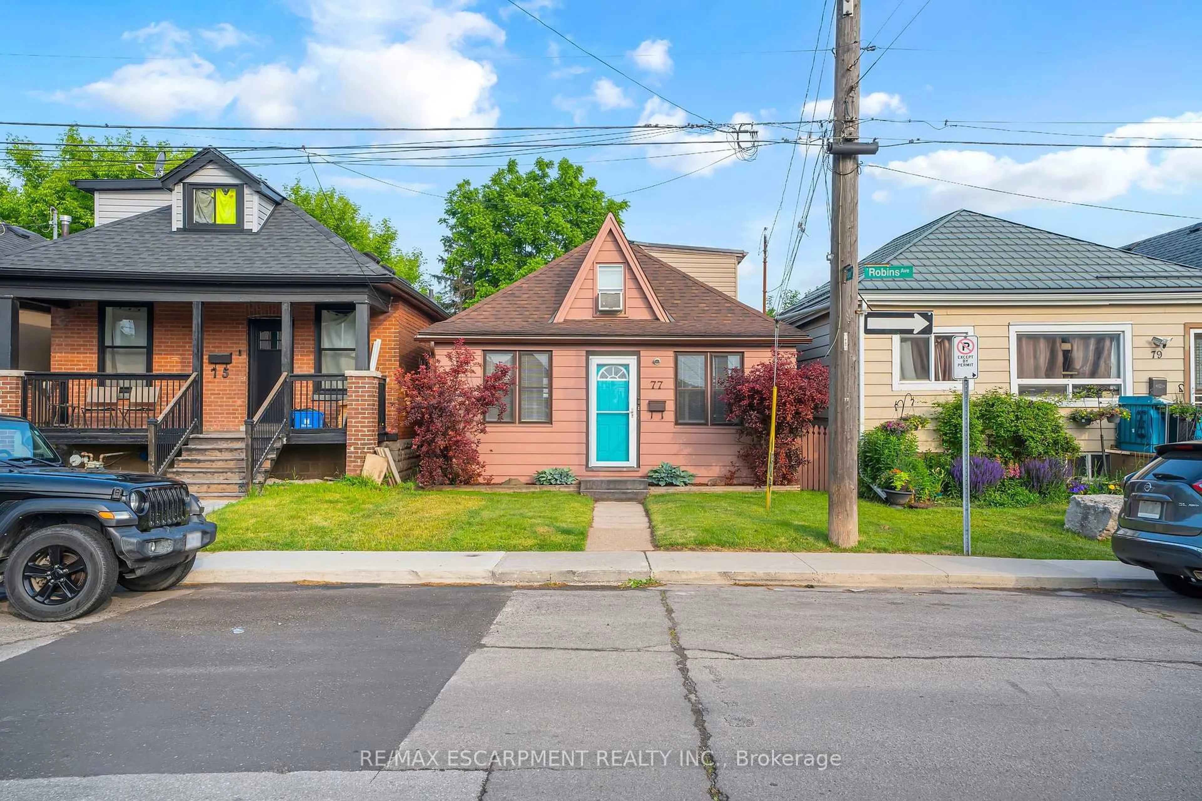 A pic from outside/outdoor area/front of a property/back of a property/a pic from drone, street for 77 ROBINS Ave, Hamilton Ontario L8H 4N3