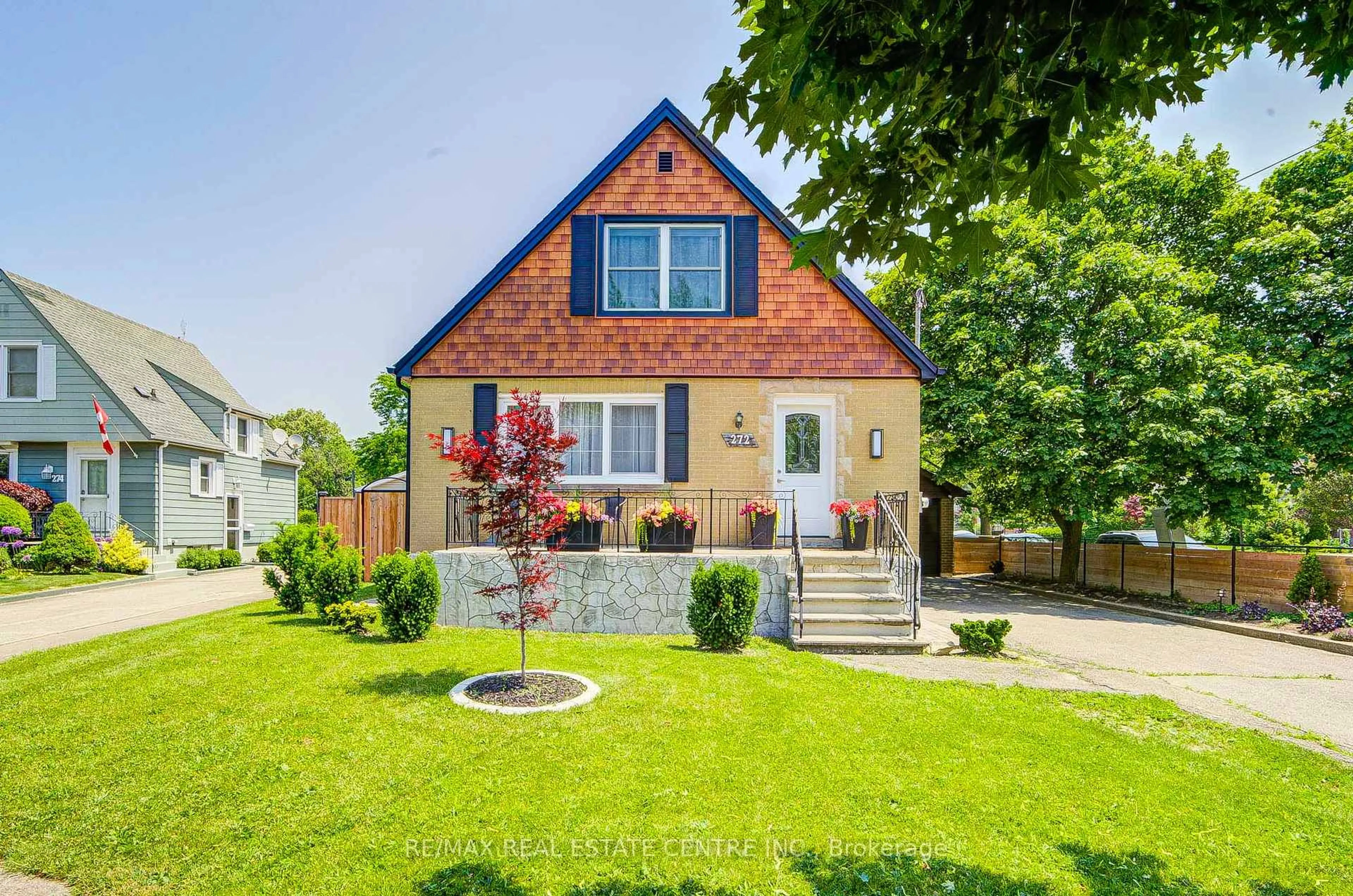Home with brick exterior material, street for 272 Grantham Ave, St. Catharines Ontario L2M 4Z9