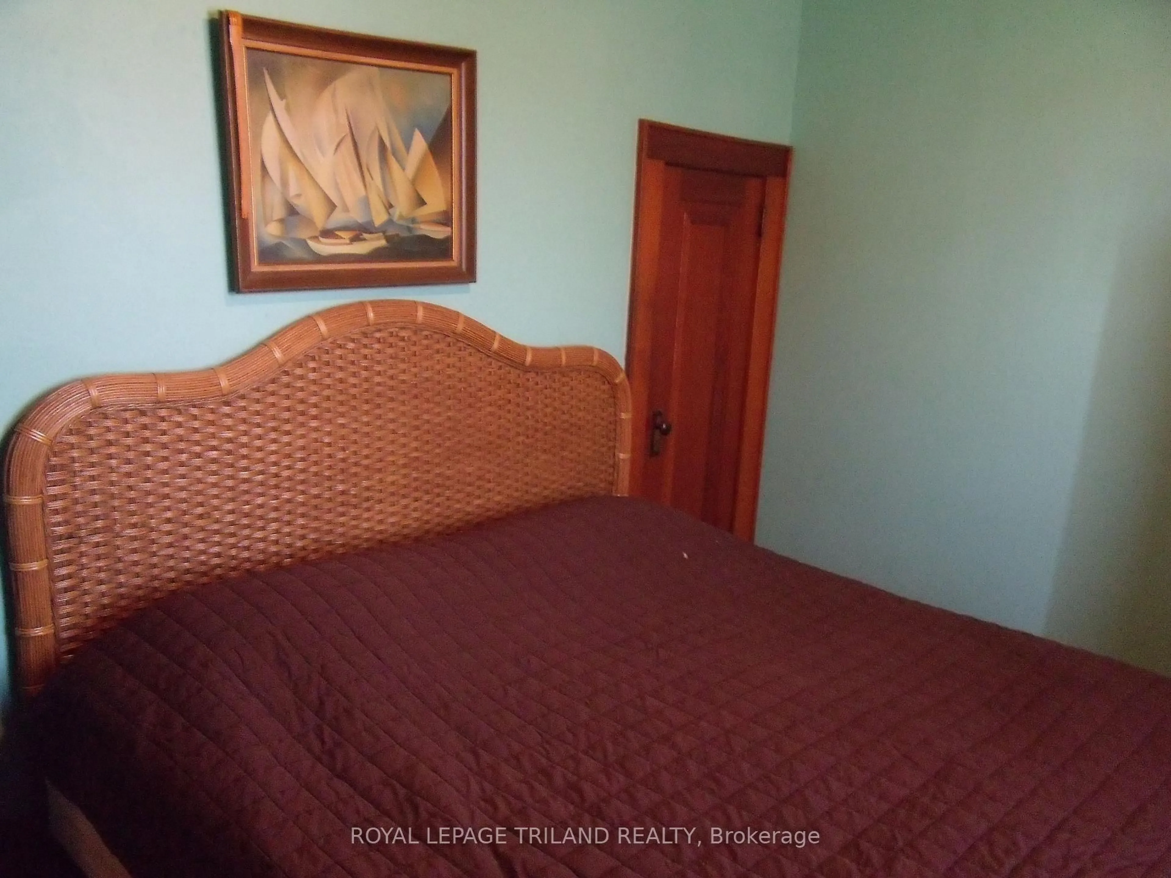 Bedroom with bed, unknown for 92 Moore St, St. Thomas Ontario N5R 3W5