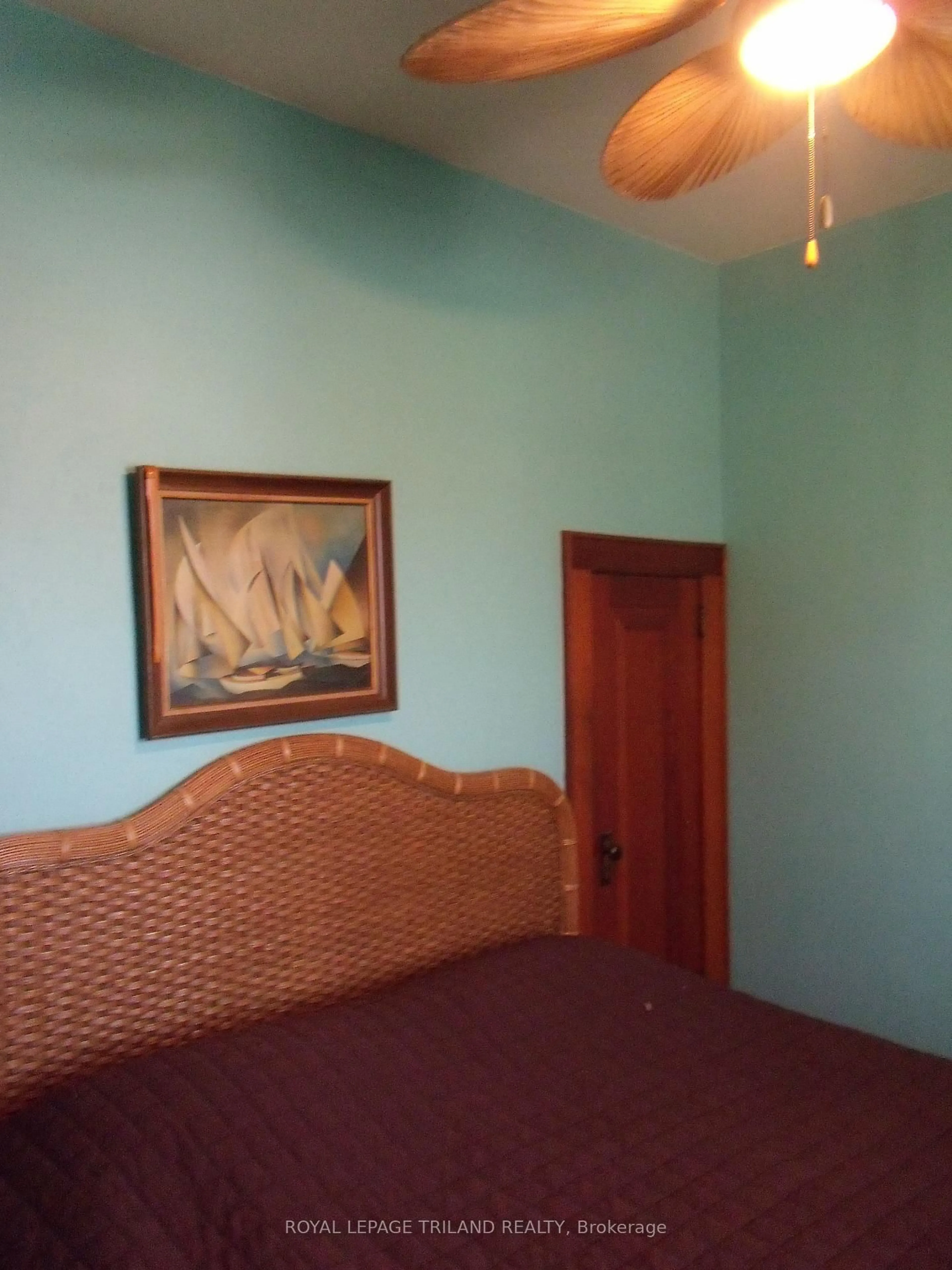 A pic of a room for 92 Moore St, St. Thomas Ontario N5R 3W5
