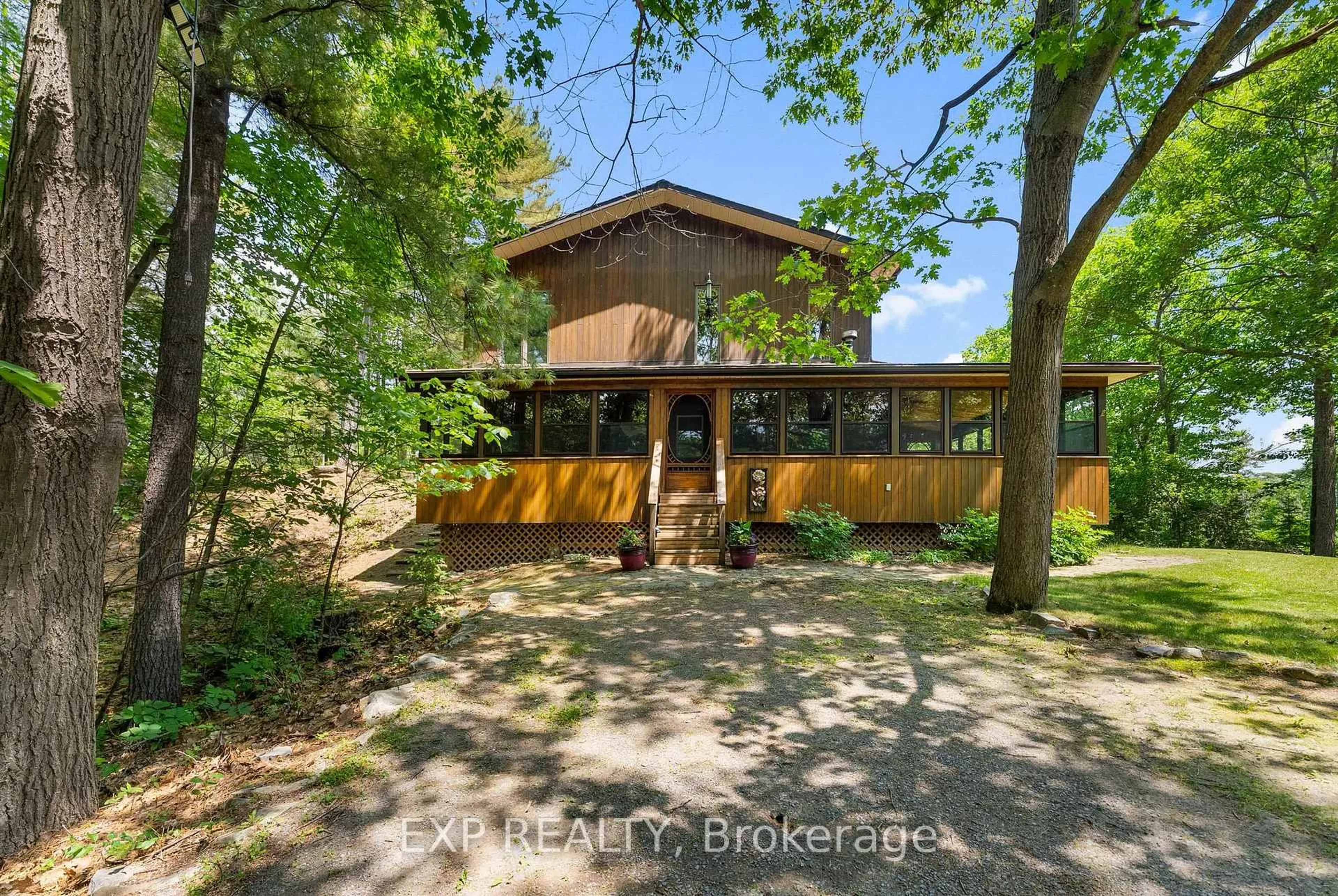 A pic from outside/outdoor area/front of a property/back of a property/a pic from drone, unknown for 312 Mississippi Dr, Ottawa Ontario K7S 3G7