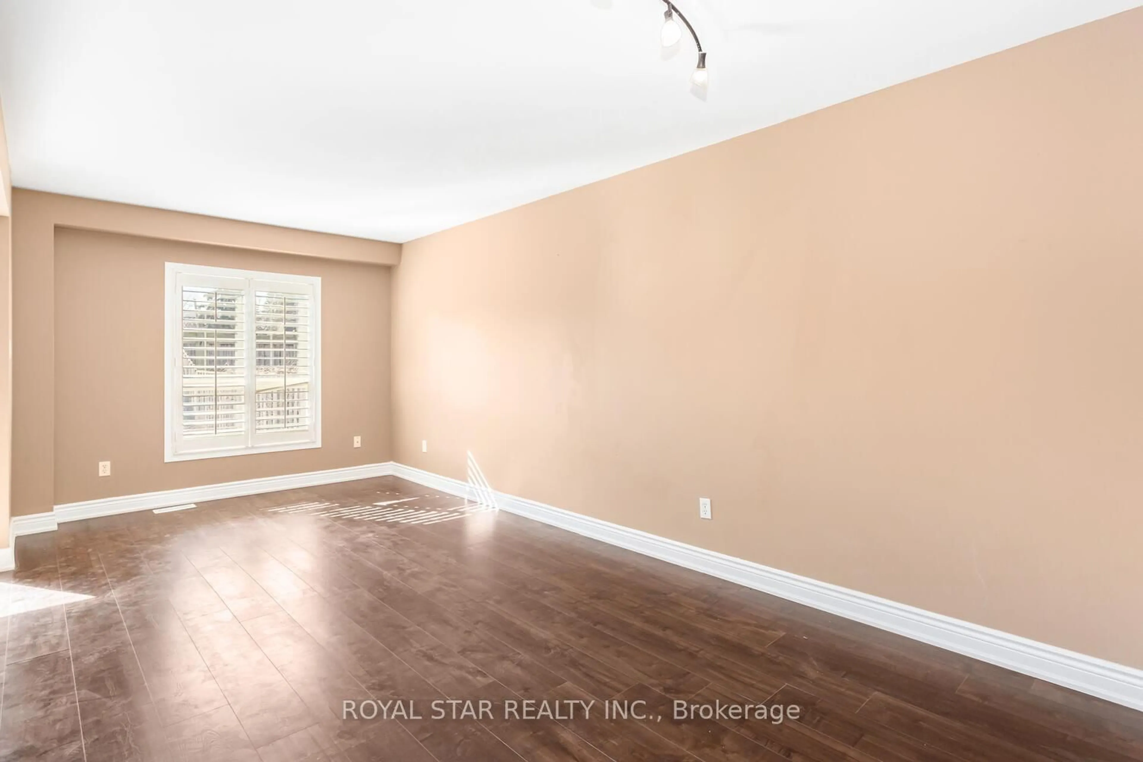 A pic of a room for 86 Meadow Wood Cres, Hamilton Ontario L8J 3Z8
