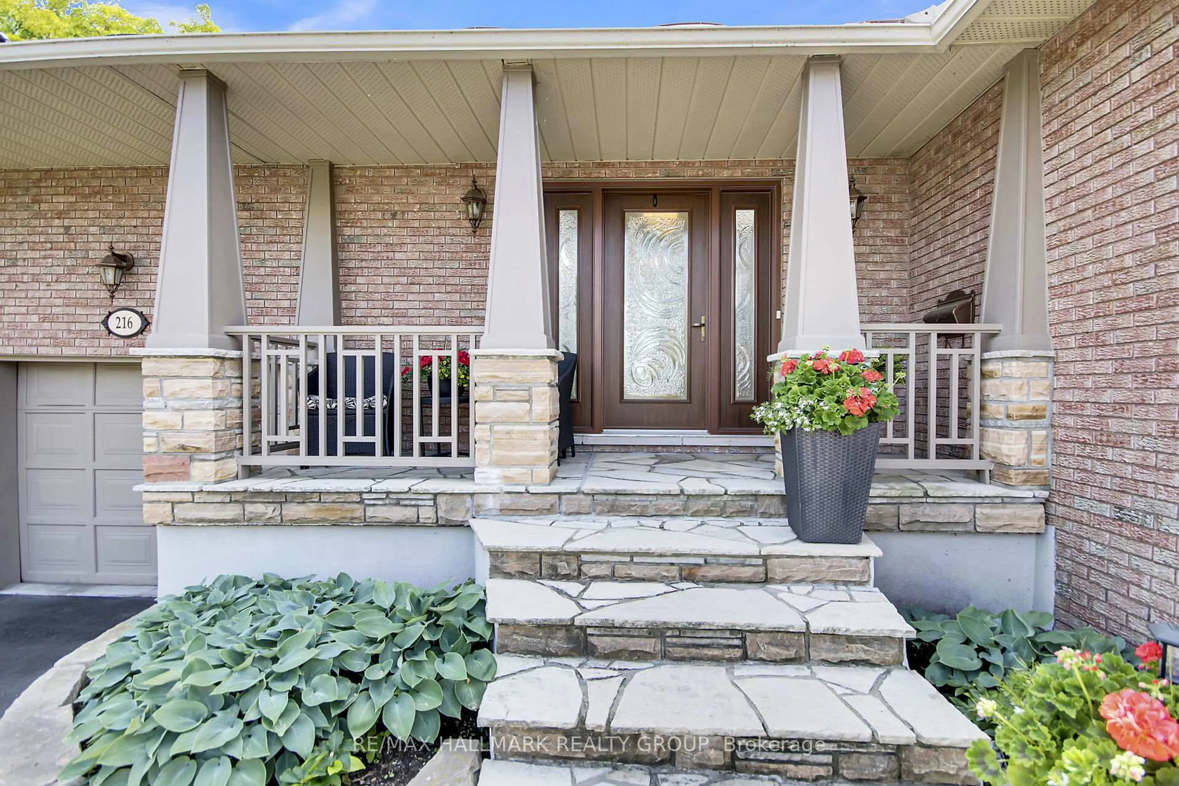 Unknown for 216 Grandview Rd, Ottawa Ontario K2H 8A9