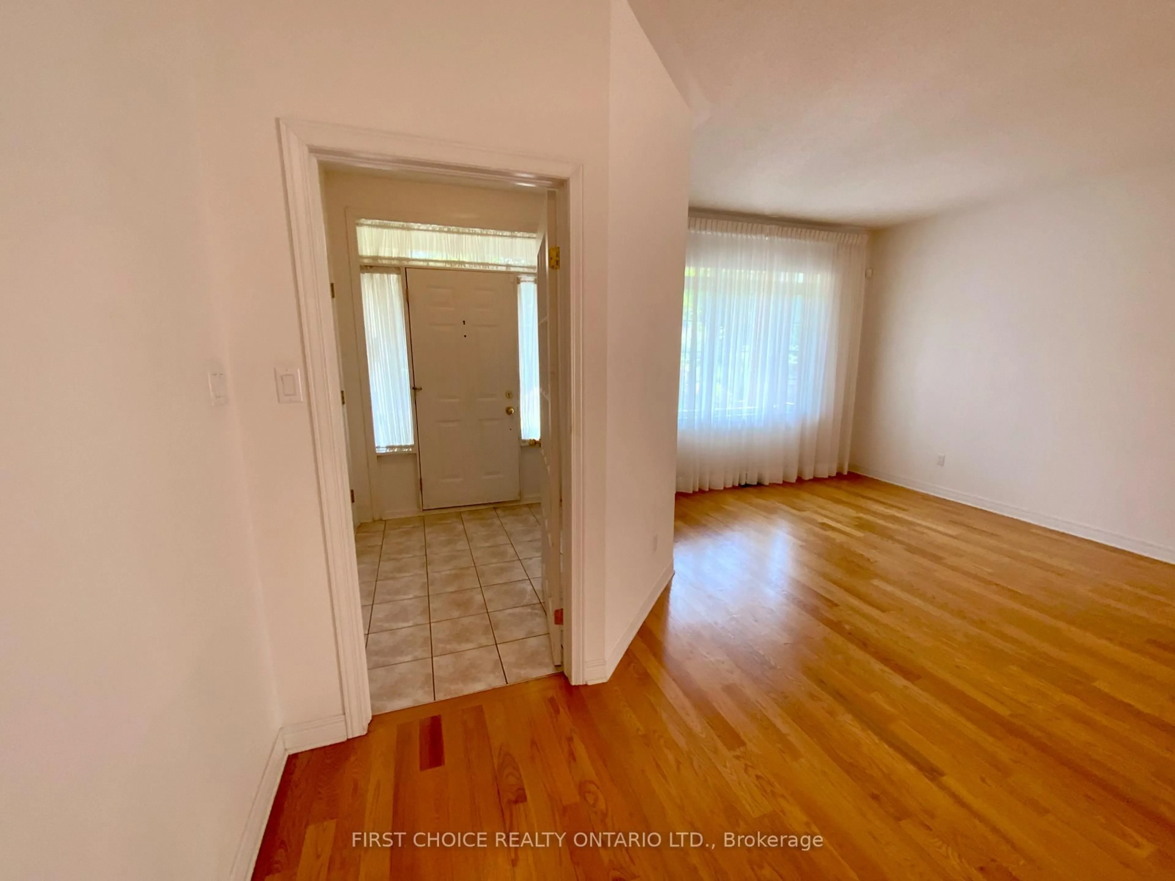A pic of a room for 11 Meadowcroft Cres, Ottawa Ontario K1J 1G9