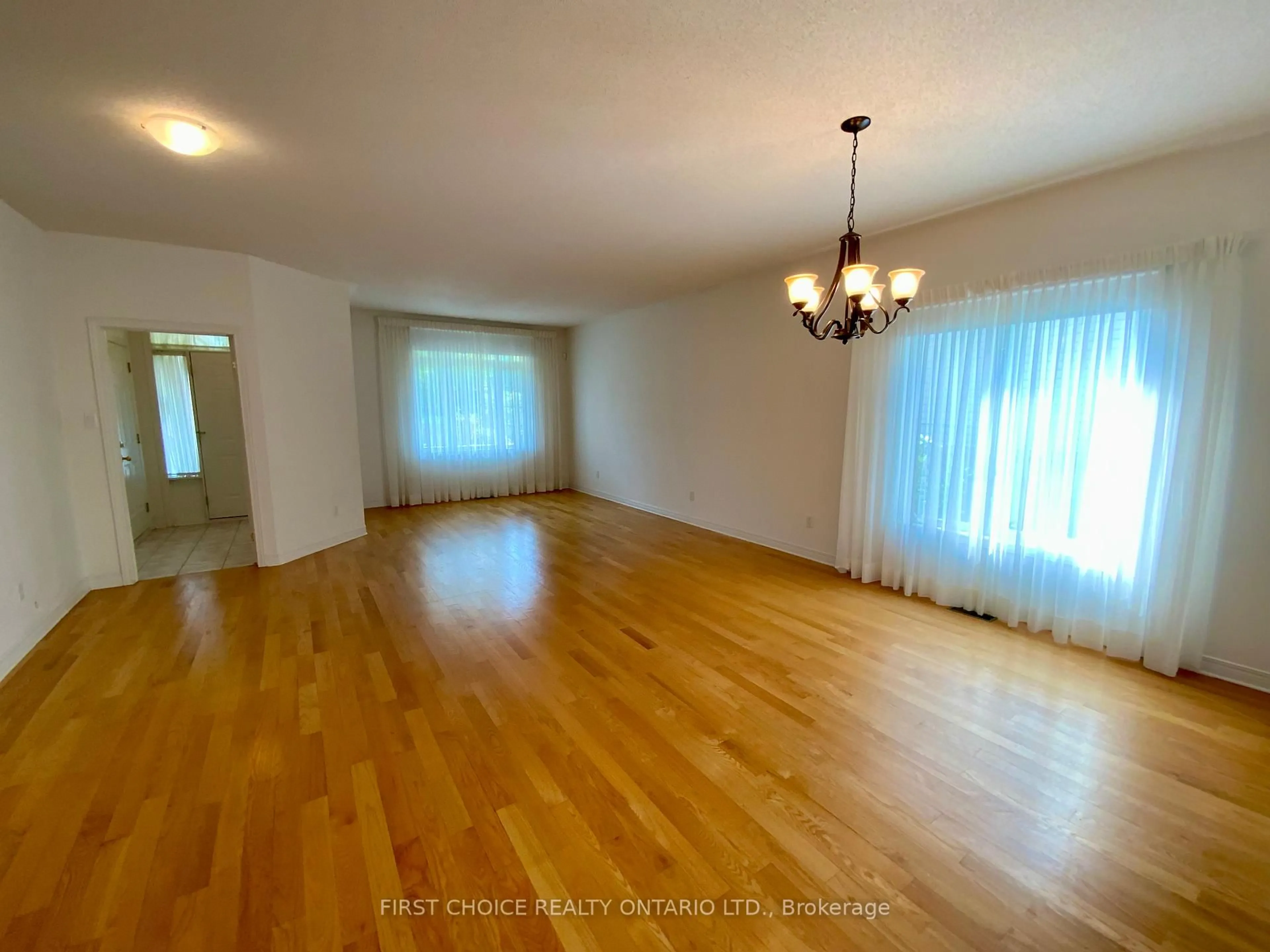 A pic of a room for 11 Meadowcroft Cres, Ottawa Ontario K1J 1G9