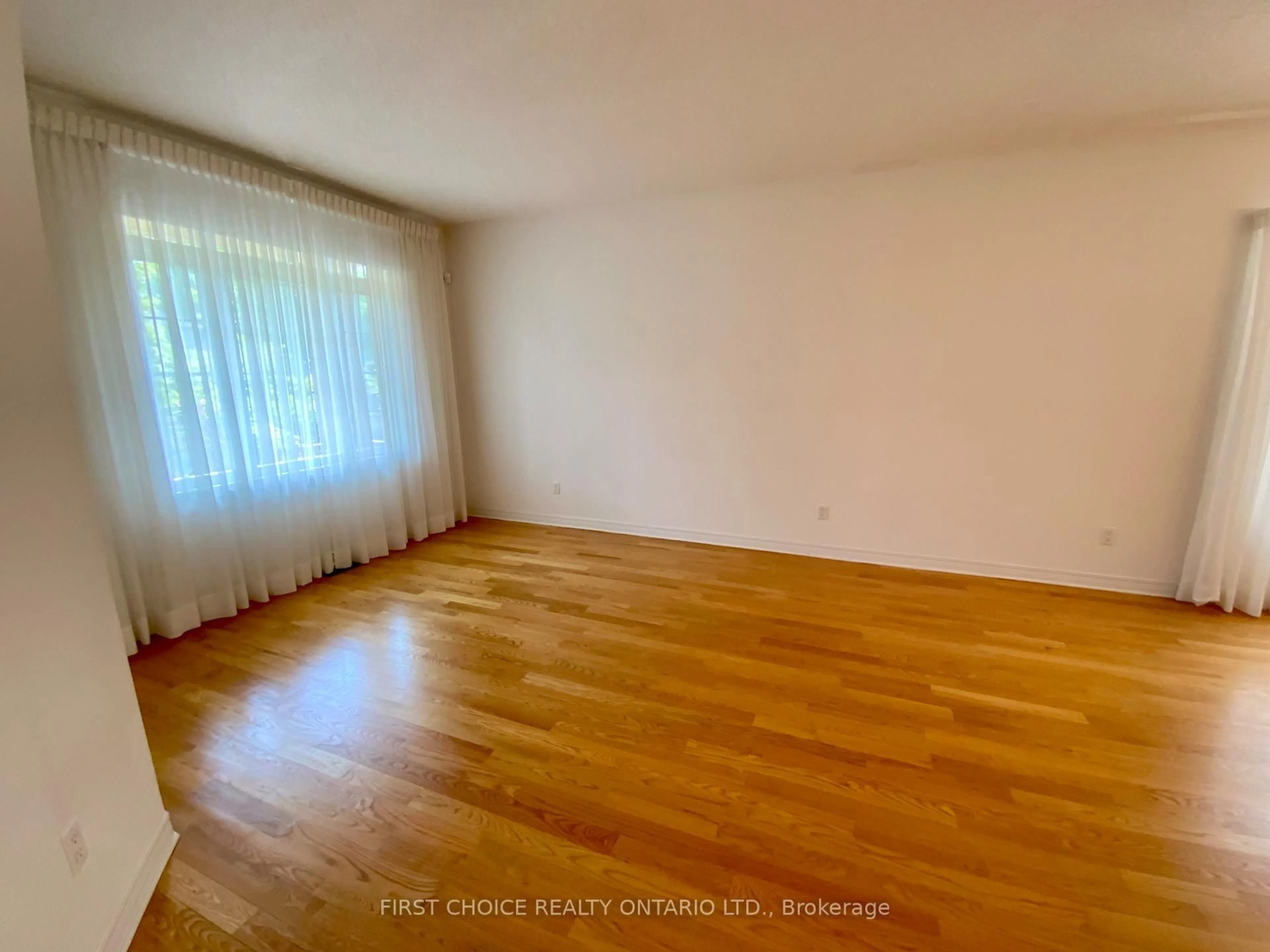 A pic of a room for 11 Meadowcroft Cres, Ottawa Ontario K1J 1G9