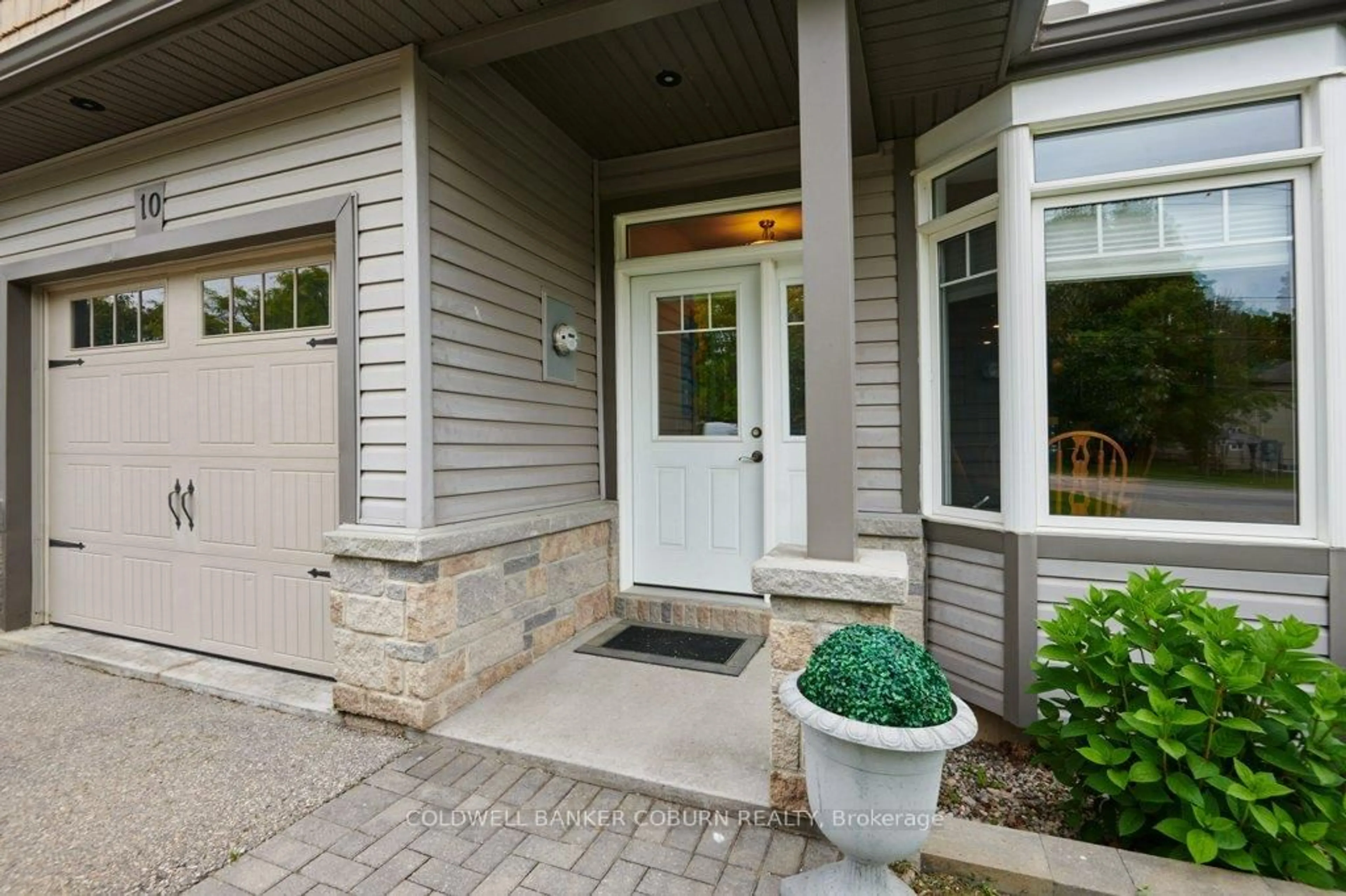 Unknown for 10 Golf Side Lane, Brockville Ontario K6V 0B9