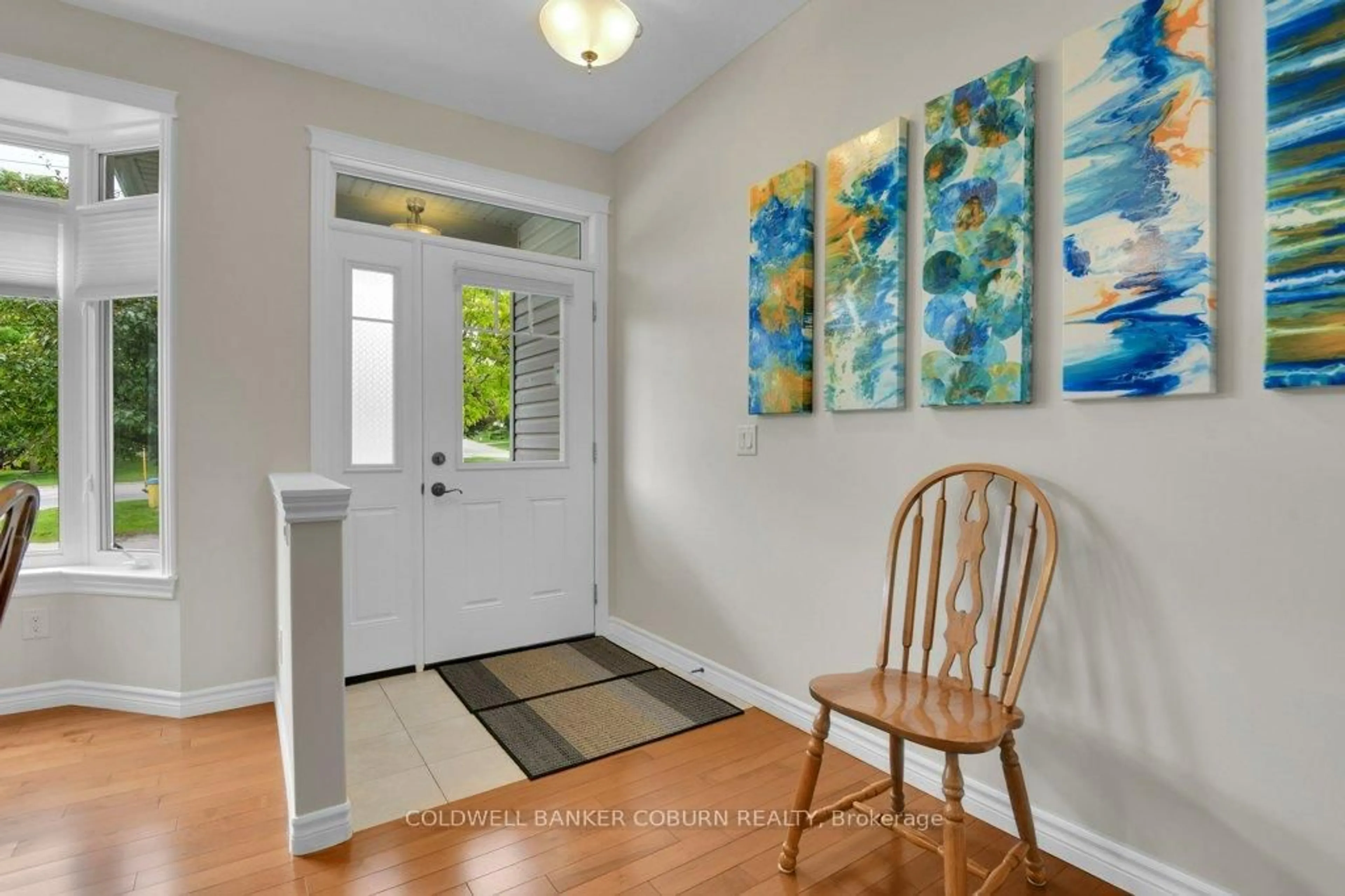 Indoor entryway for 10 Golf Side Lane, Brockville Ontario K6V 0B9