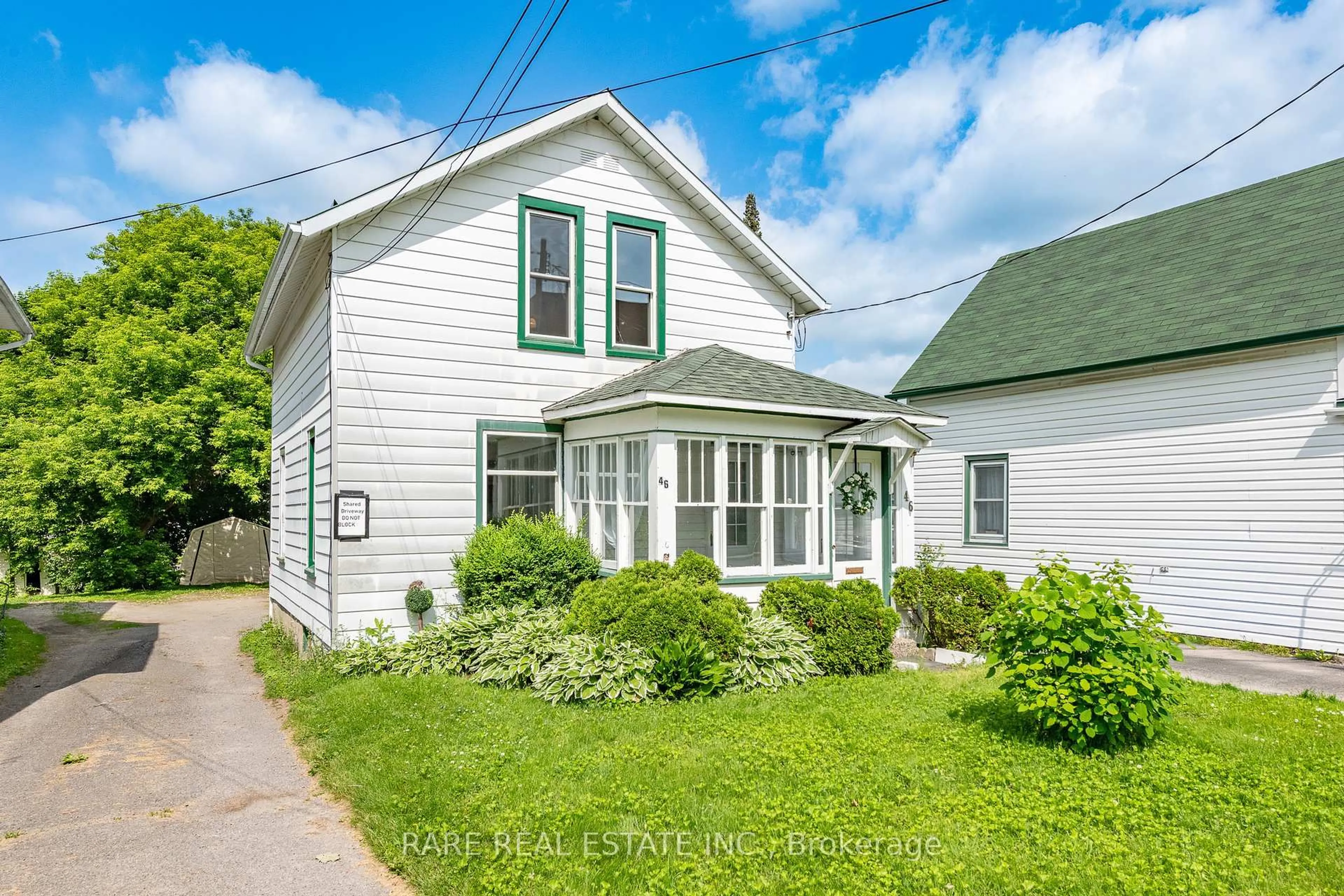 Home with vinyl exterior material, street for 46 Aberdeen Ave, Smiths Falls Ontario K7A 4N6