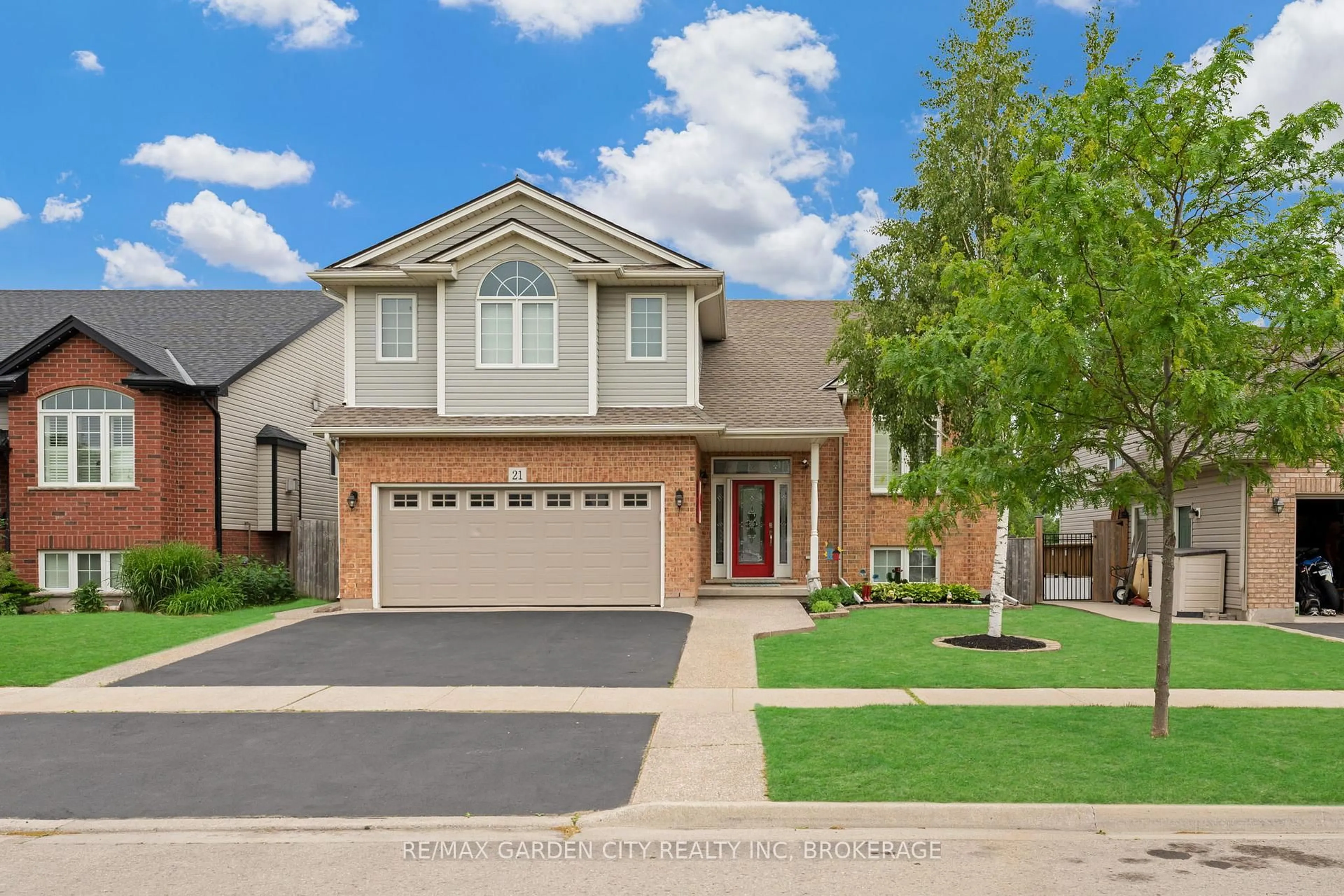 Home with brick exterior material, street for 21 Cherry Ave, West Lincoln Ontario L0R 2A0