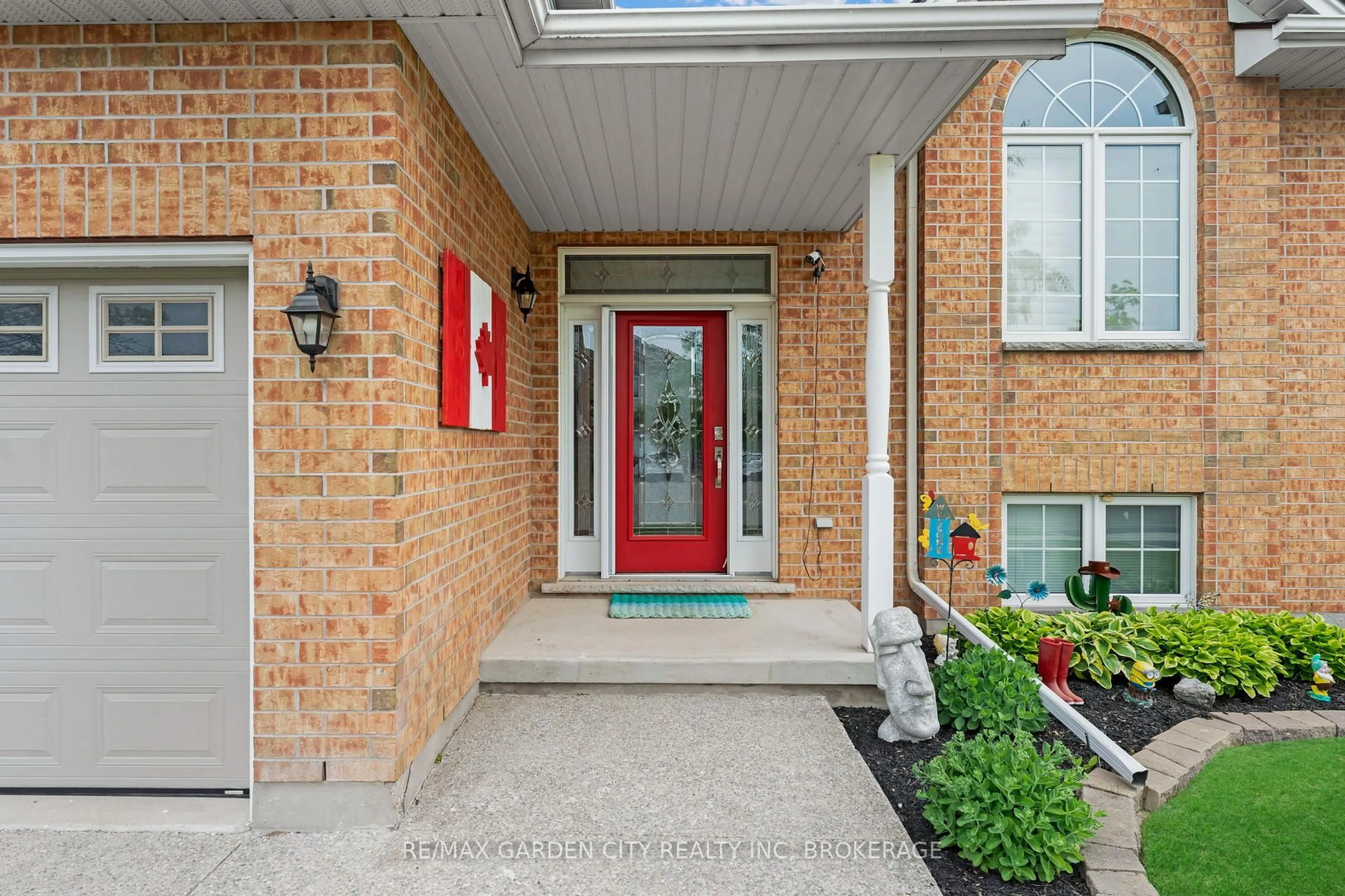 Home with brick exterior material, street for 21 Cherry Ave, West Lincoln Ontario L0R 2A0