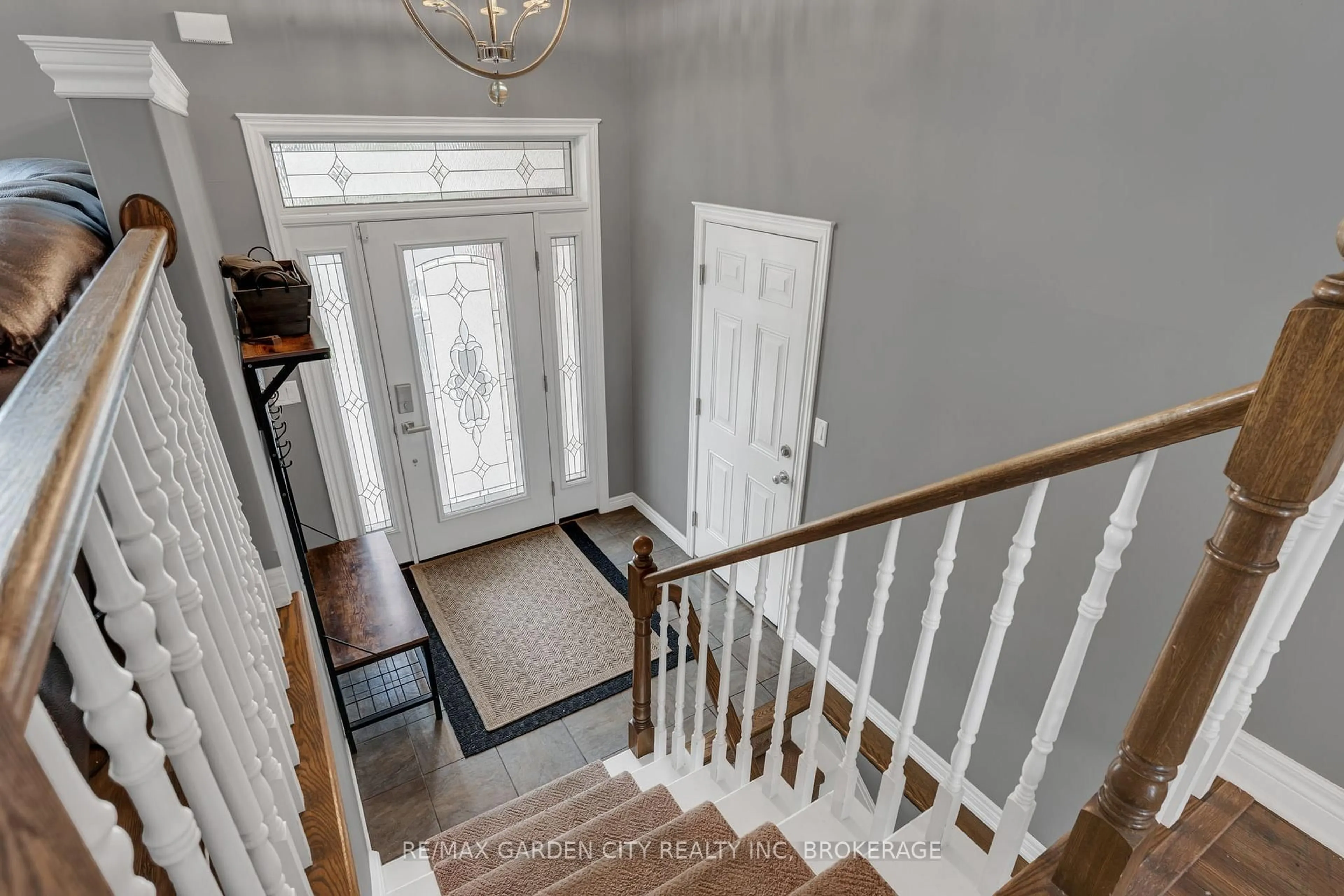Indoor entryway for 21 Cherry Ave, West Lincoln Ontario L0R 2A0