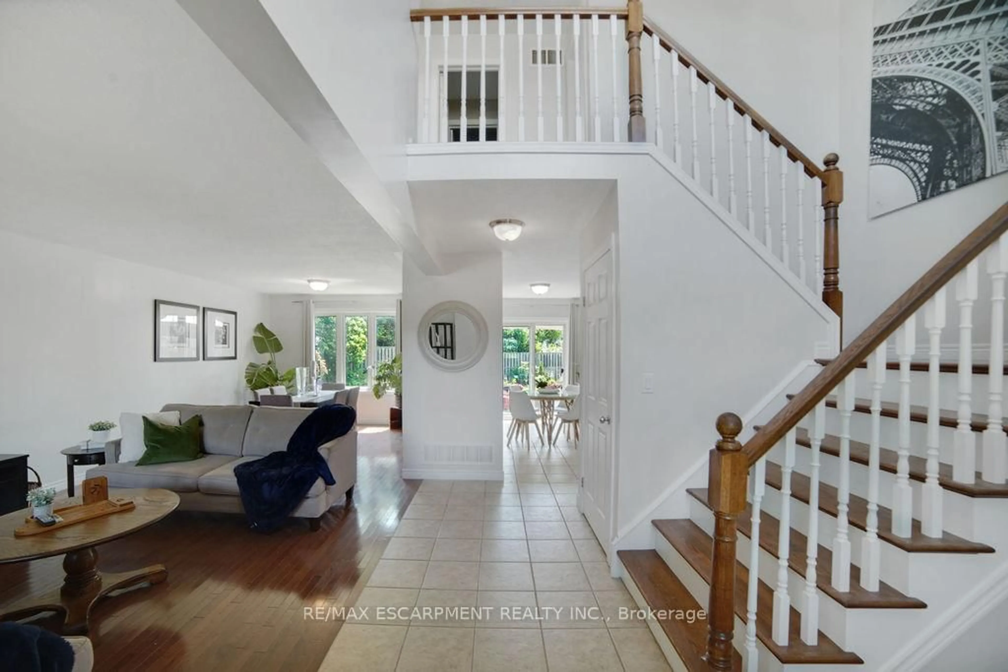 Indoor entryway for 130 HIGHLAND Blvd, Haldimand Ontario N3W 2P2