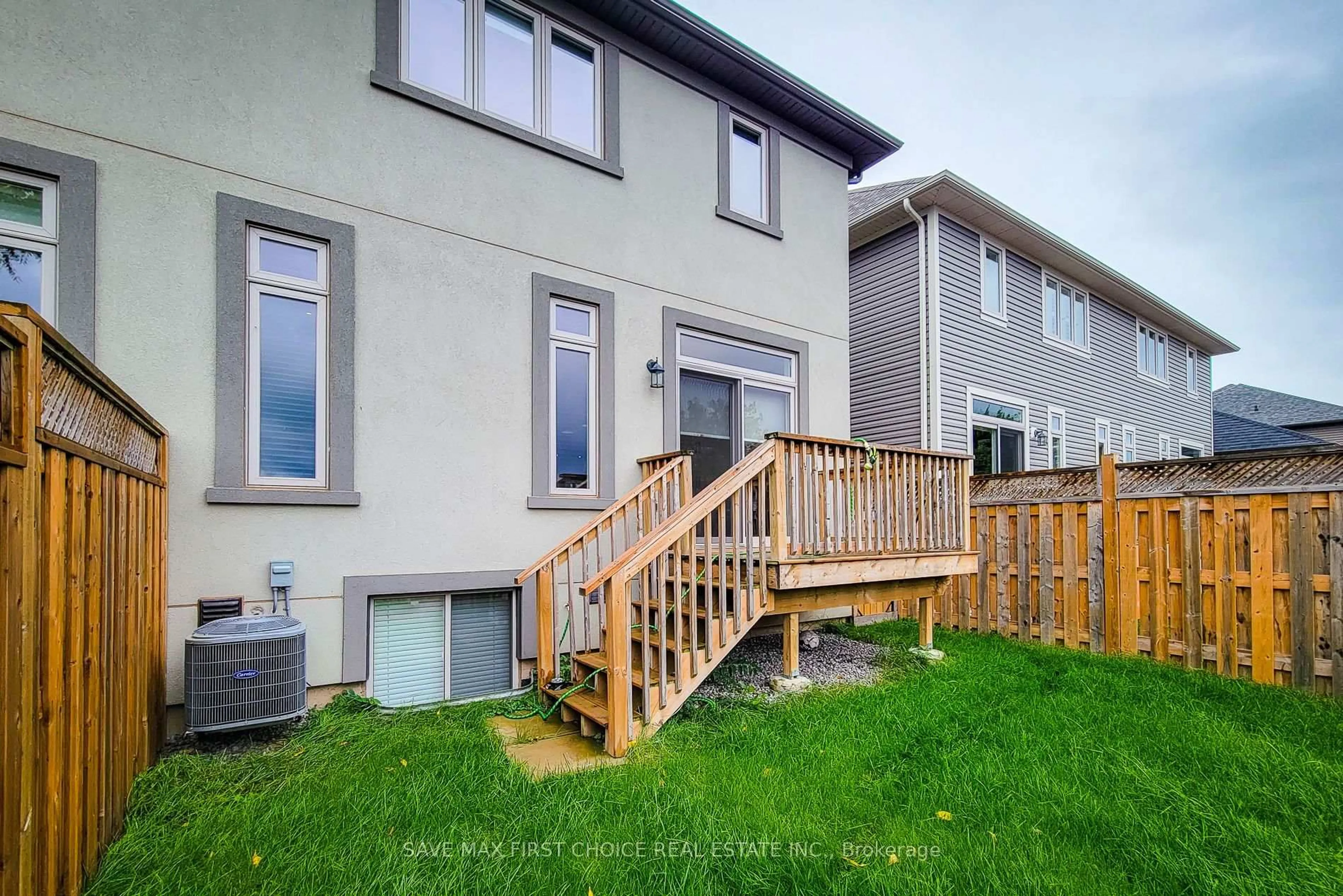 Patio, street for 13 Lindsay Way, Grimsby Ontario L3M 0H6