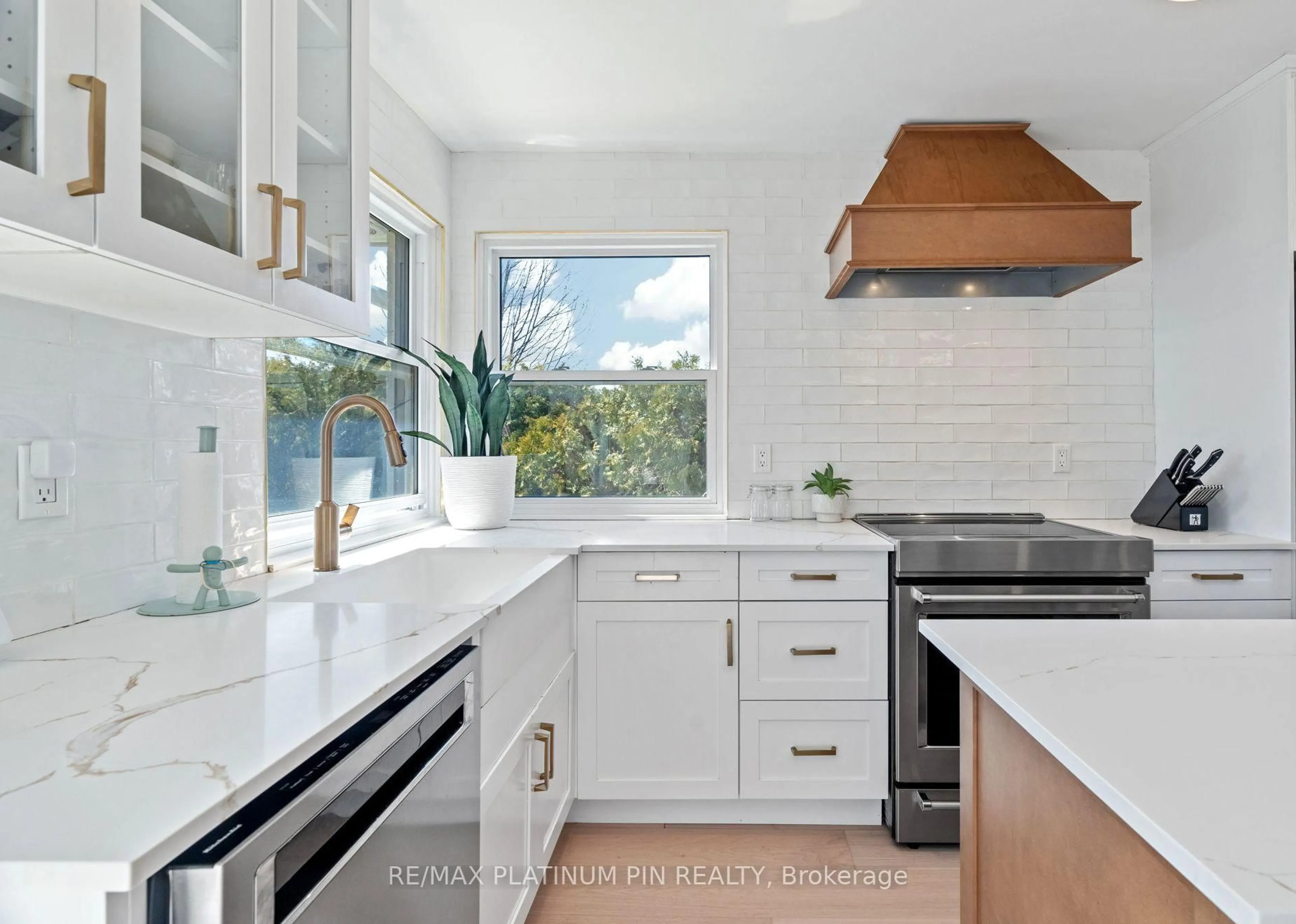 Contemporary kitchen, ceramic/tile floor for 71658 Old Cedar Bank Lane Lane, Bluewater Ontario N0M 1N0