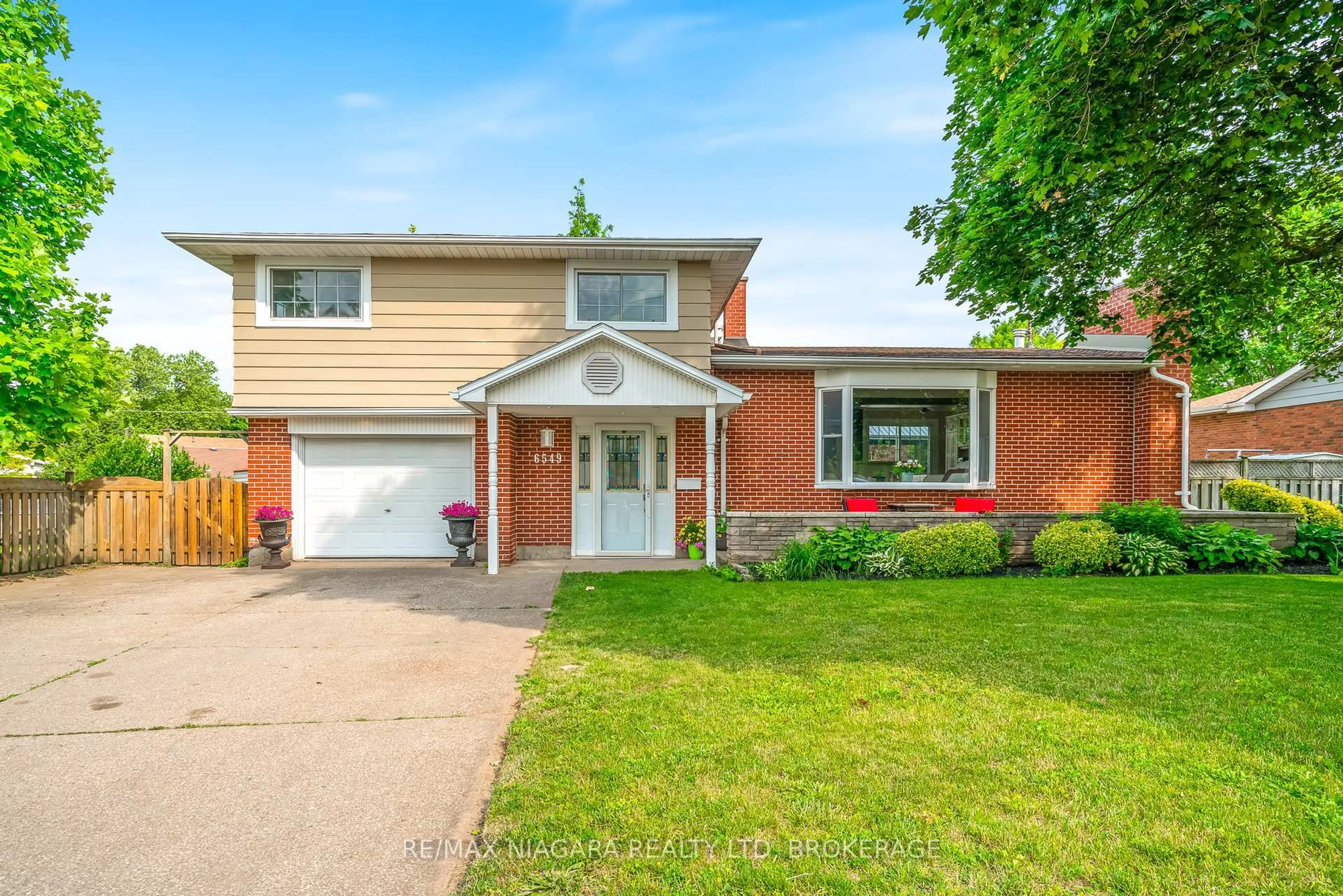 Home with brick exterior material, street for 6549 Sherwood Rd, Niagara Falls Ontario L2E 5M2