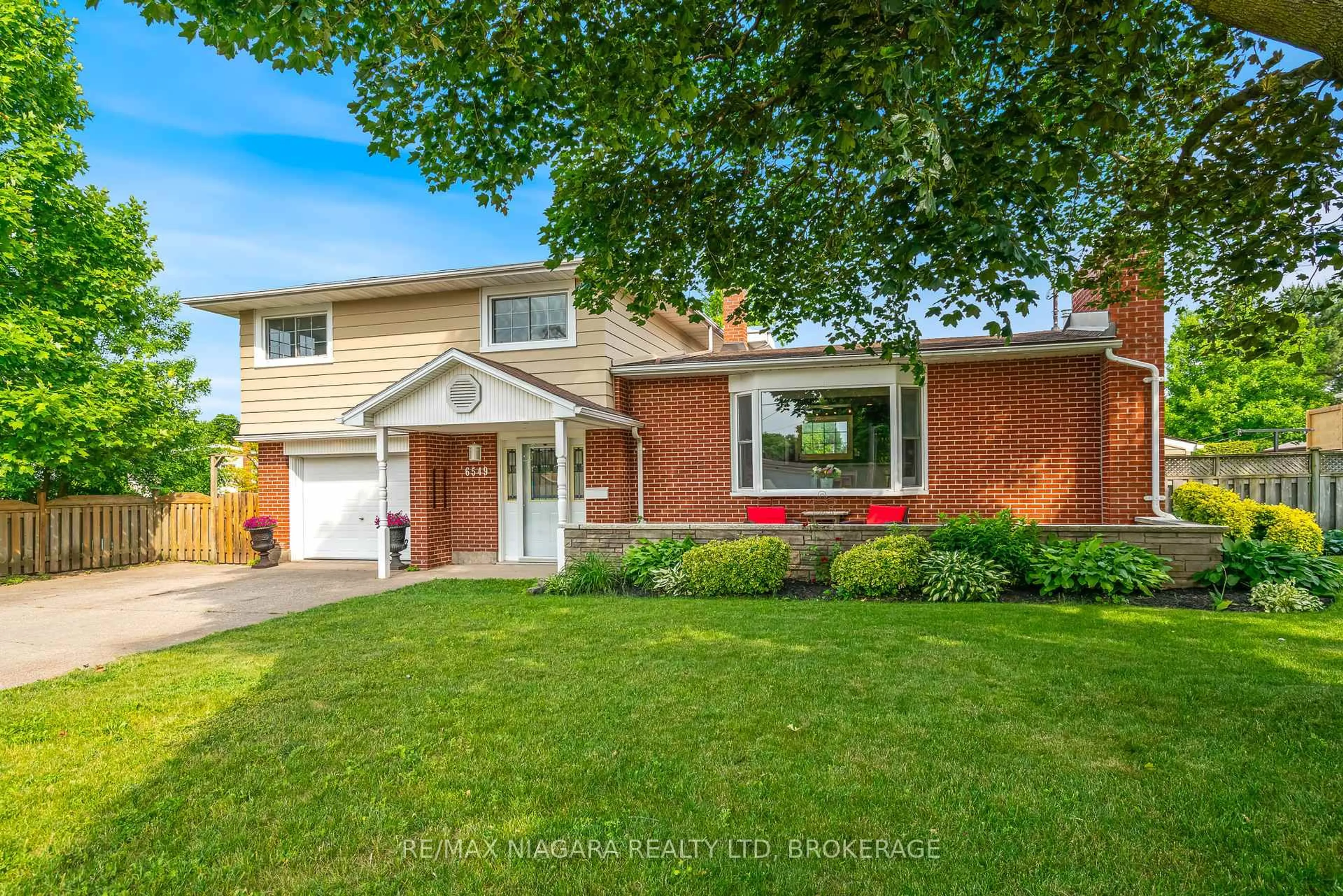 Home with brick exterior material, street for 6549 Sherwood Rd, Niagara Falls Ontario L2E 5M2