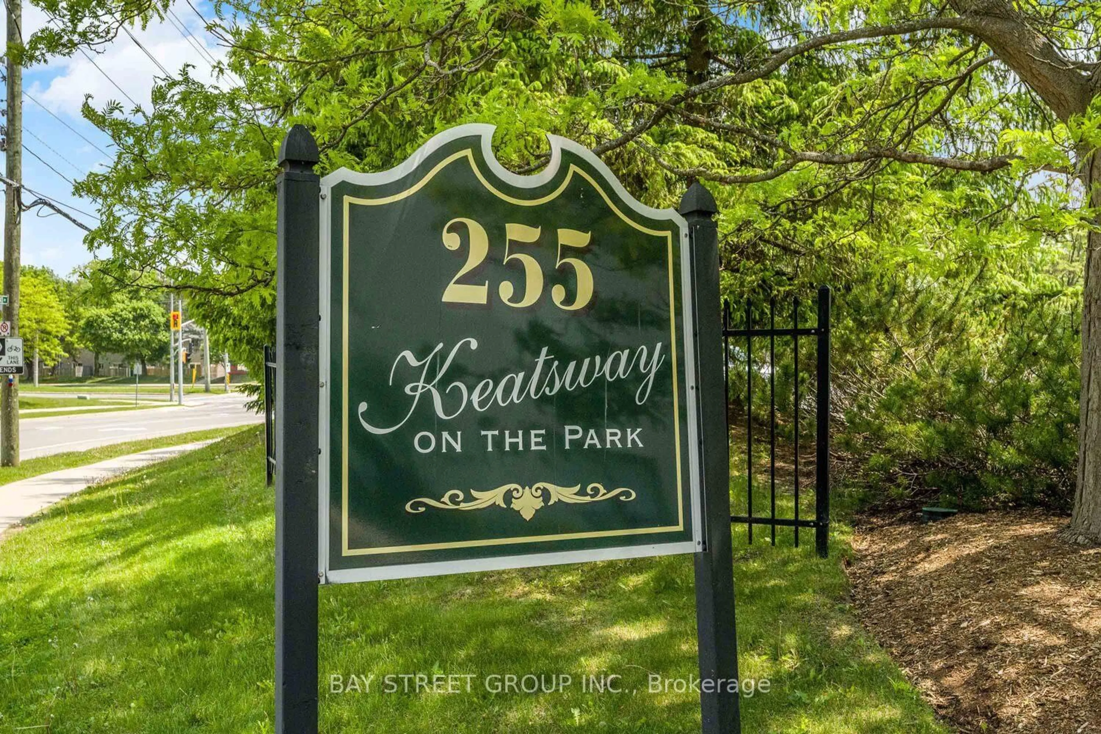 Indoor entryway for 255 Keats Way #606, Waterloo Ontario N2L 6N6