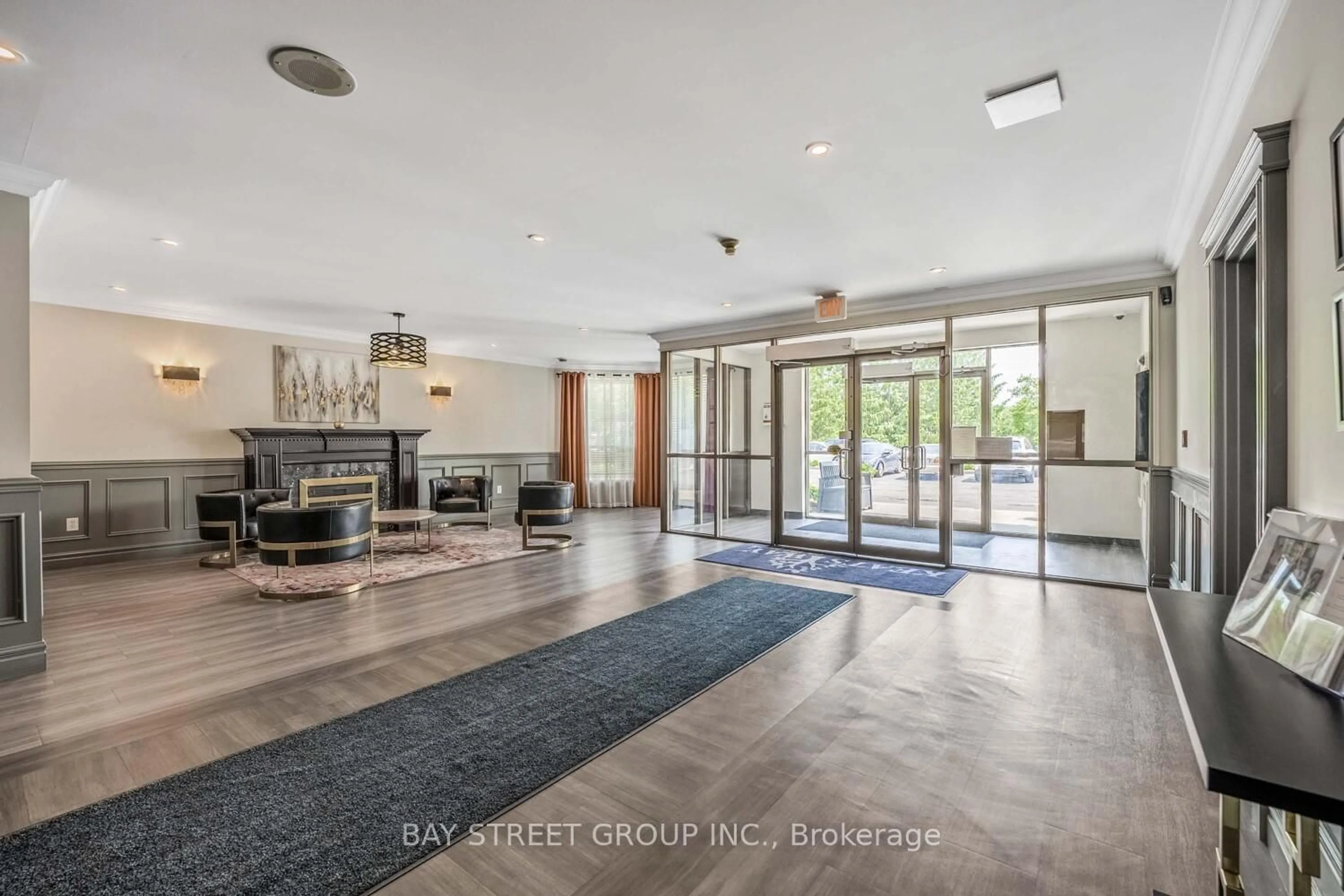 Indoor foyer for 255 Keats Way #606, Waterloo Ontario N2L 6N6