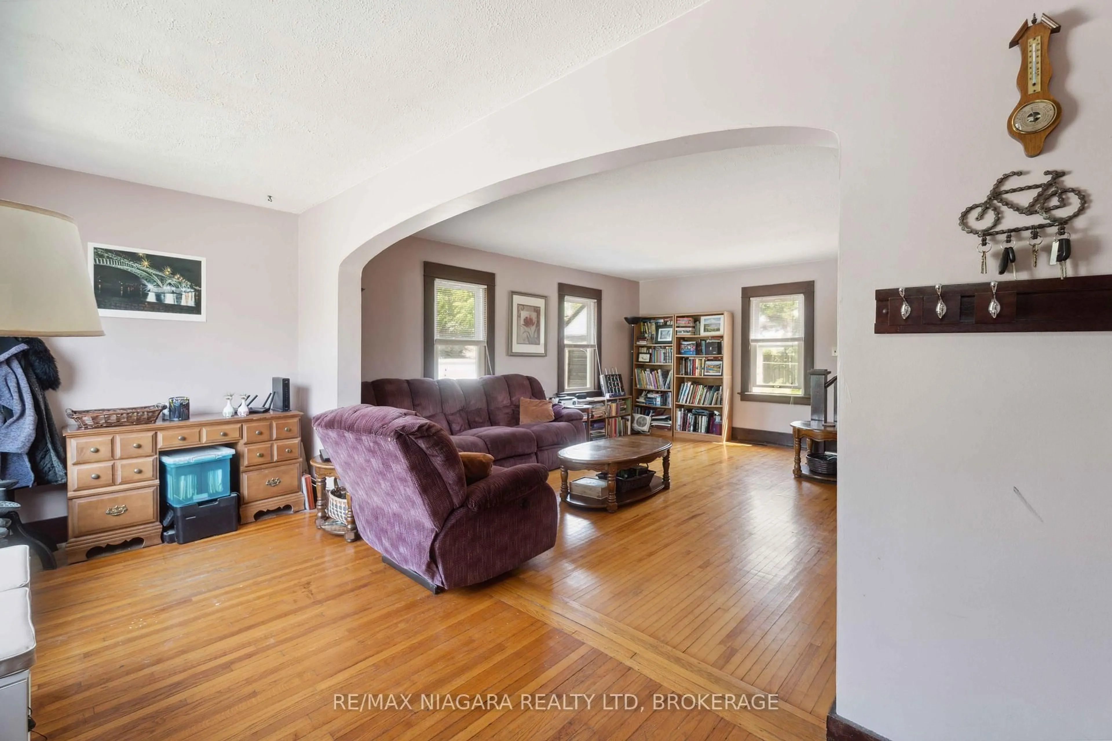 Living room with furniture, unknown for 305 Emerick Ave, Fort Erie Ontario L2A 2W6