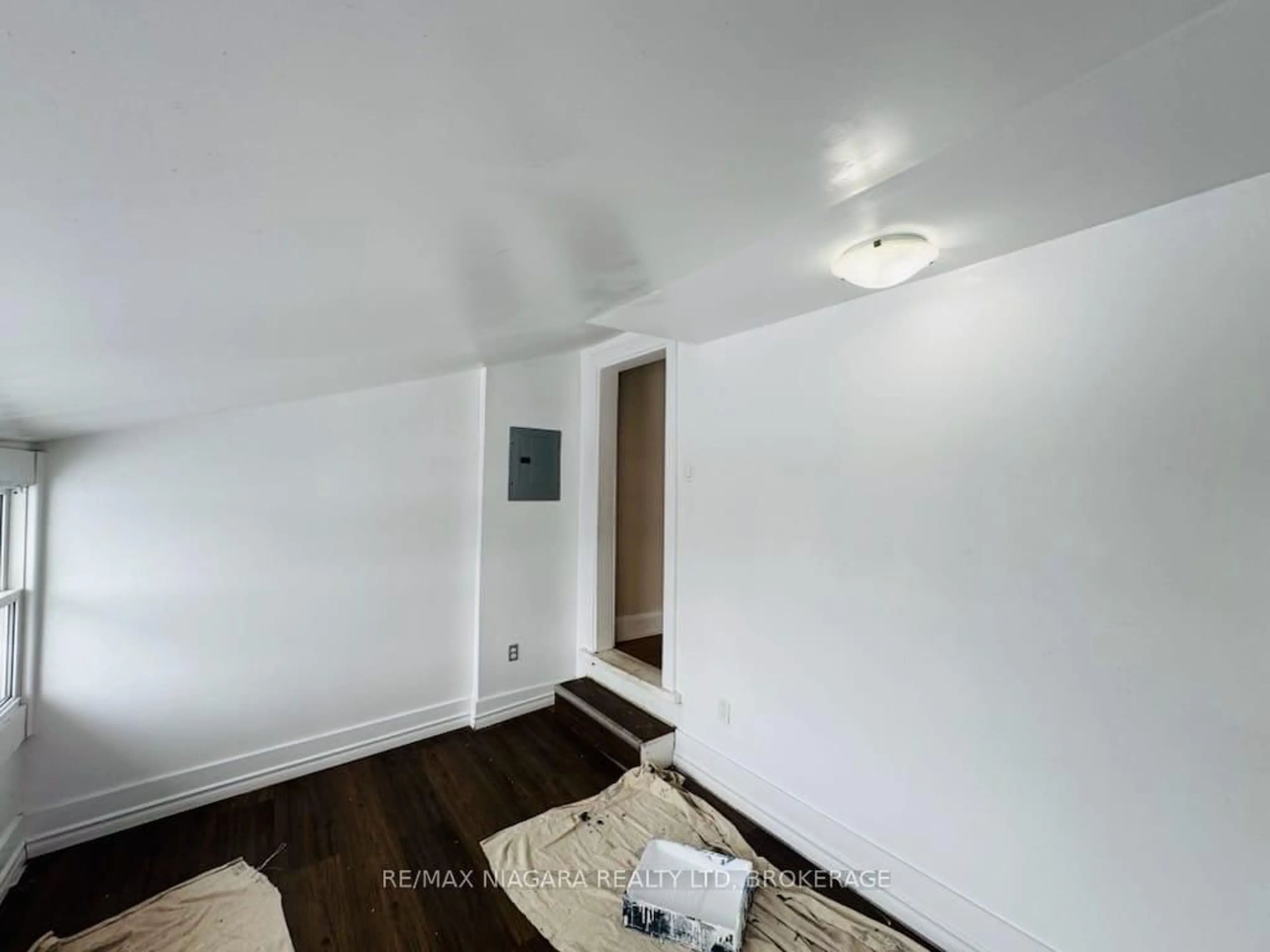 A pic of a room for 146 Burgar St, Welland Ontario L3B 2S8