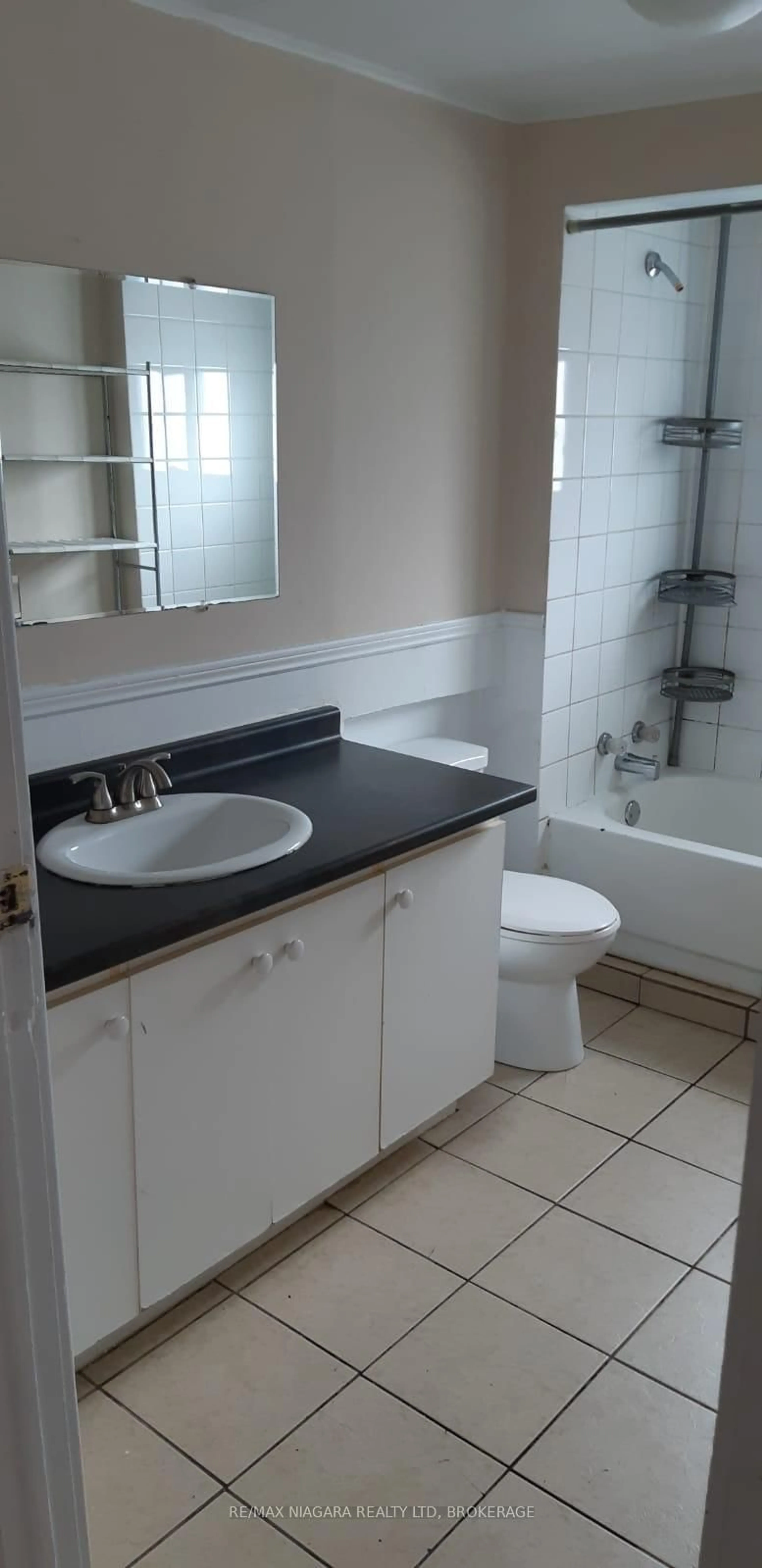 Standard bathroom, ceramic/tile floor for 146 Burgar St, Welland Ontario L3B 2S8