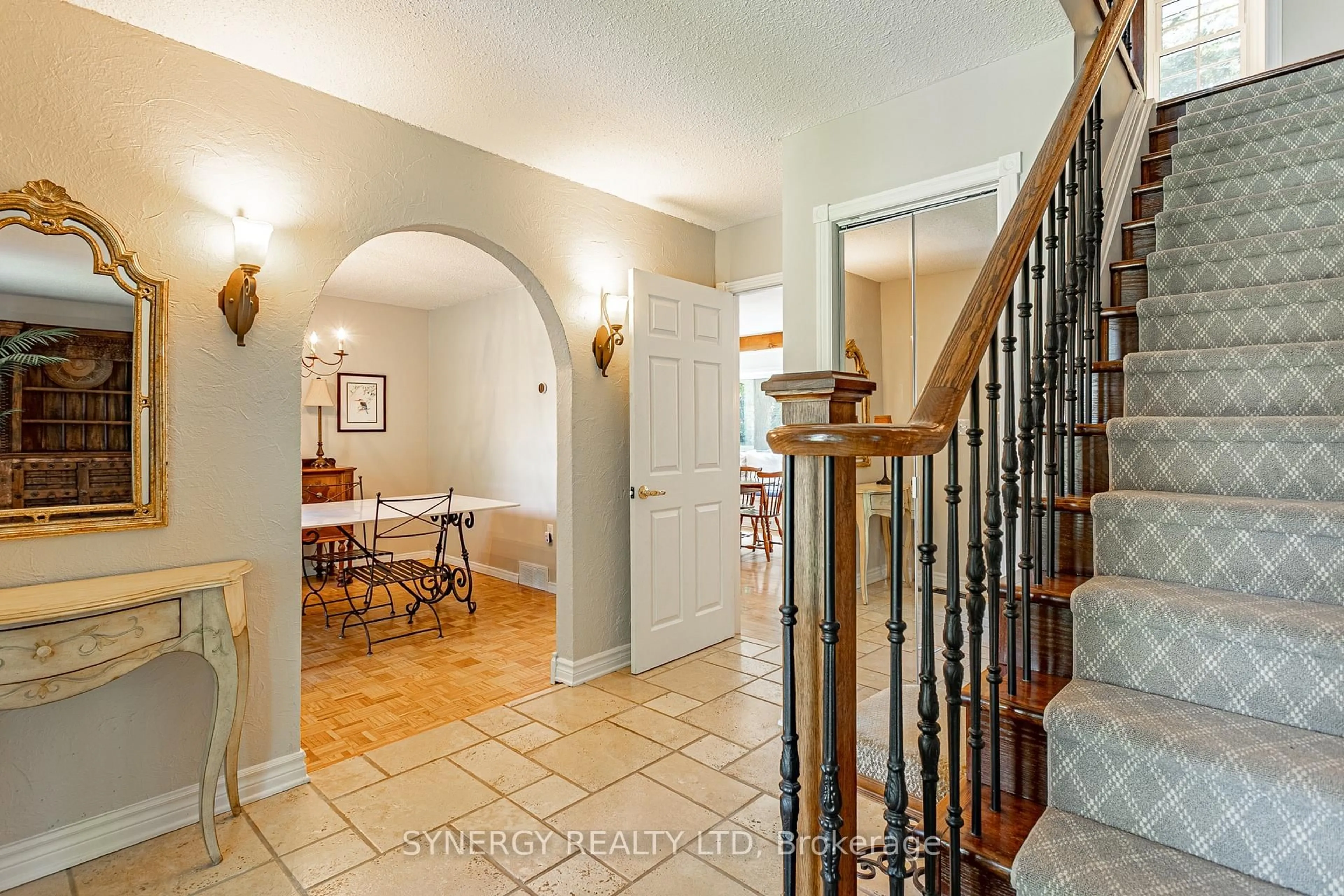 Indoor entryway for 422 Riverside Dr, London North Ontario N6H 2R7