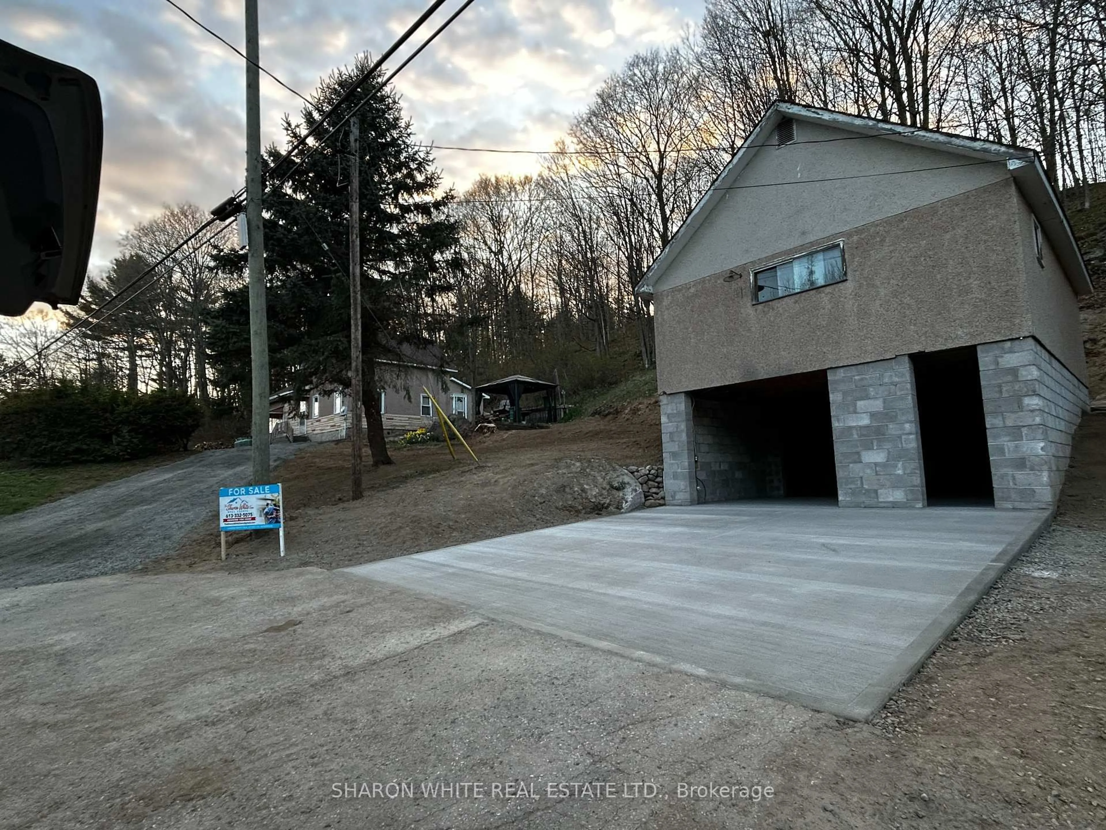 Indoor garage for 192 Monck St, Bancroft Ontario K0L 1C0
