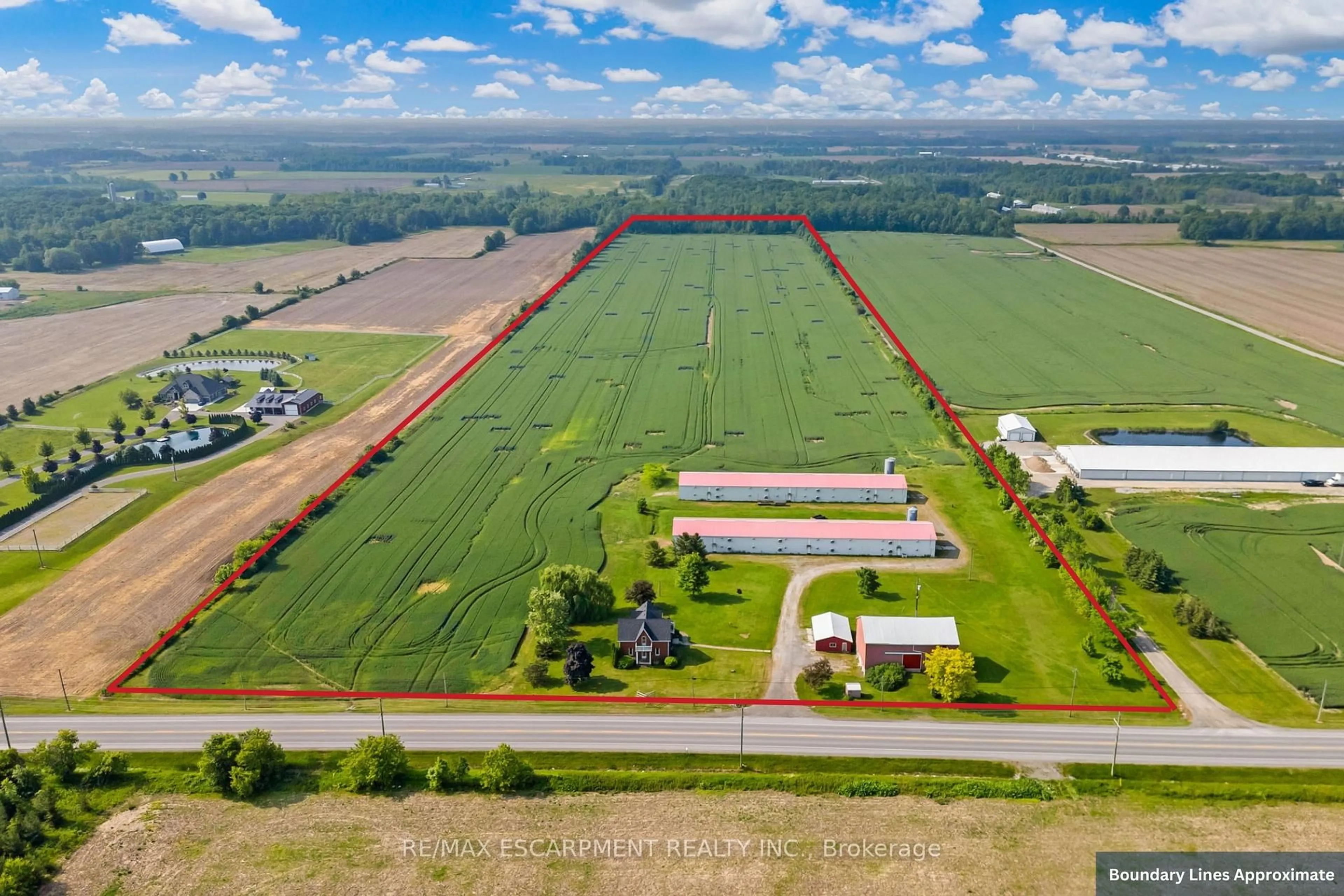 A pic from outside/outdoor area/front of a property/back of a property/a pic from drone, building for 4932 FLY Rd, Lincoln Ontario L0R 1B2