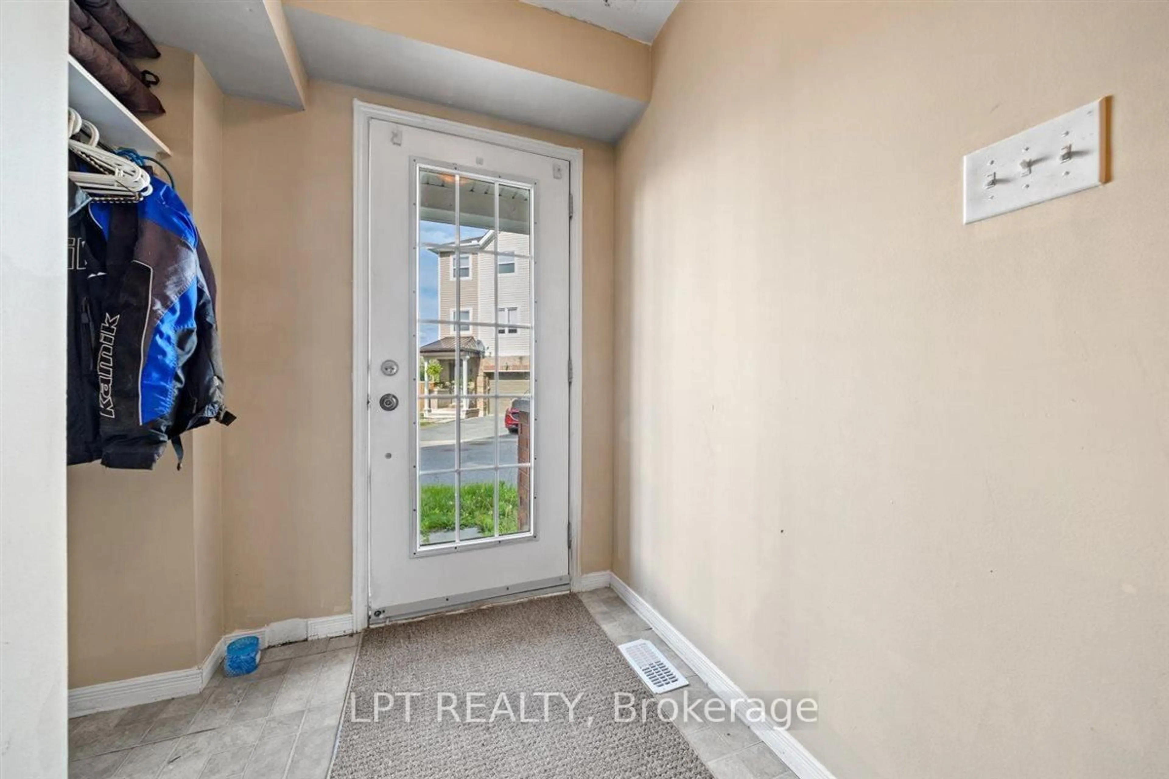 Indoor entryway for 419 Sadar Private, Ottawa Ontario K2J 3T3