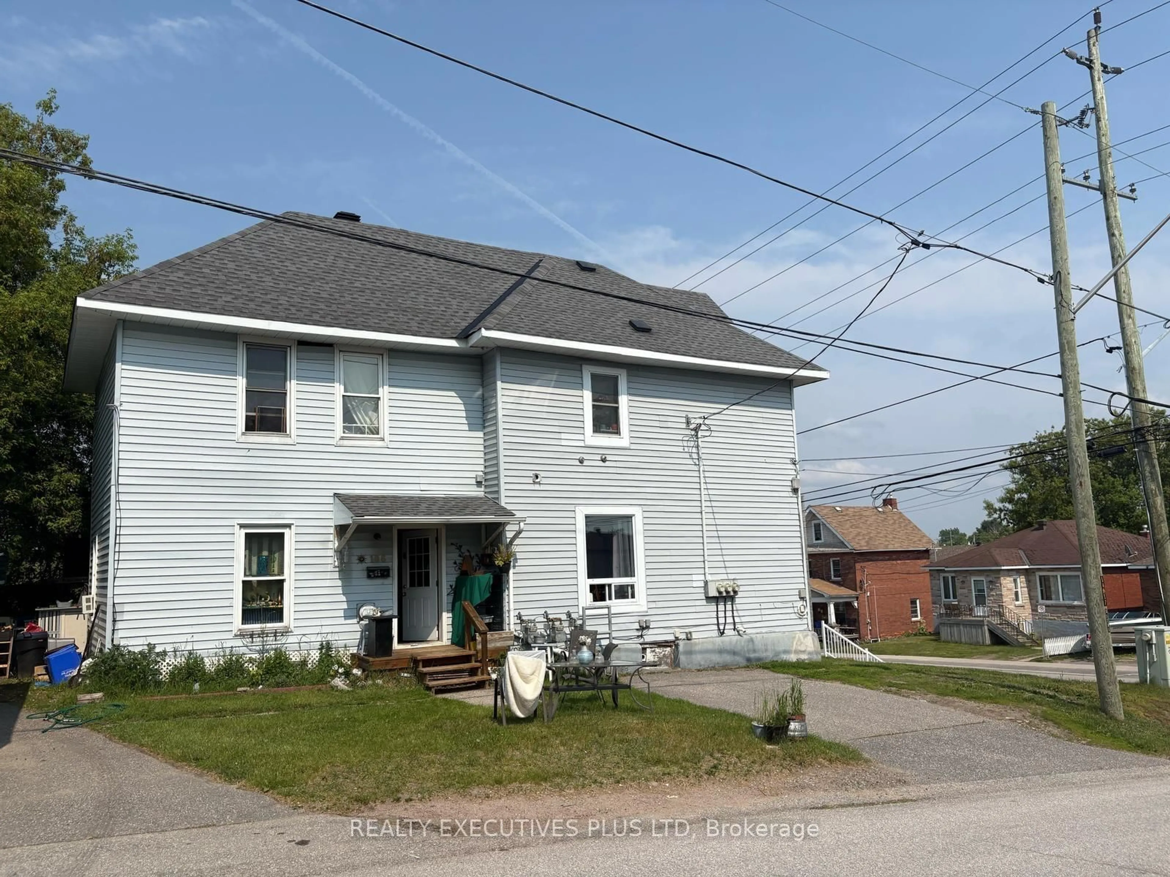 A pic from outside/outdoor area/front of a property/back of a property/a pic from drone, building for 106 Fourth Ave, North Bay Ontario P1B 3M8