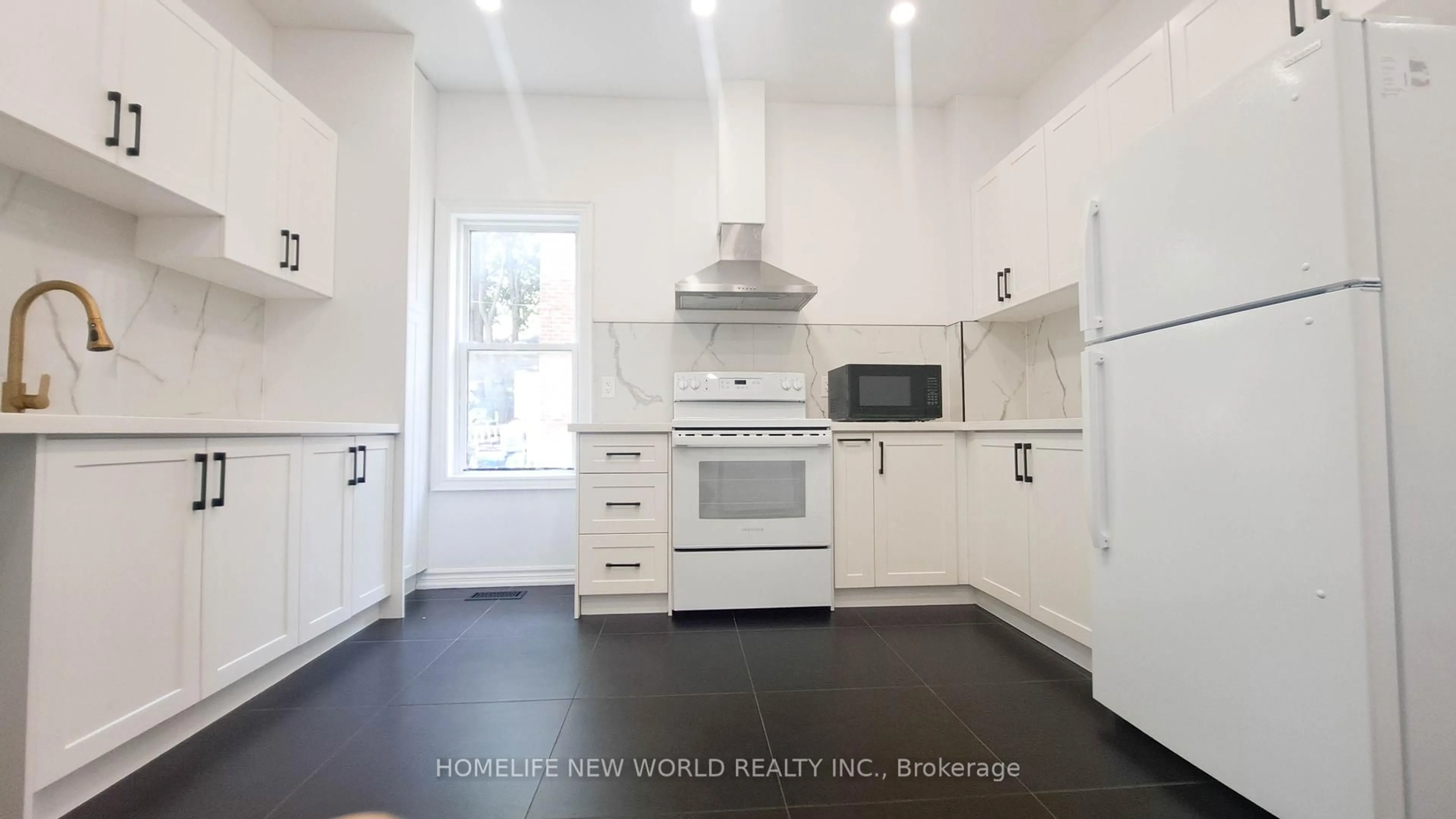 Standard kitchen, unknown for 501 Sherbrooke St, Peterborough Central Ontario K9J 2P2
