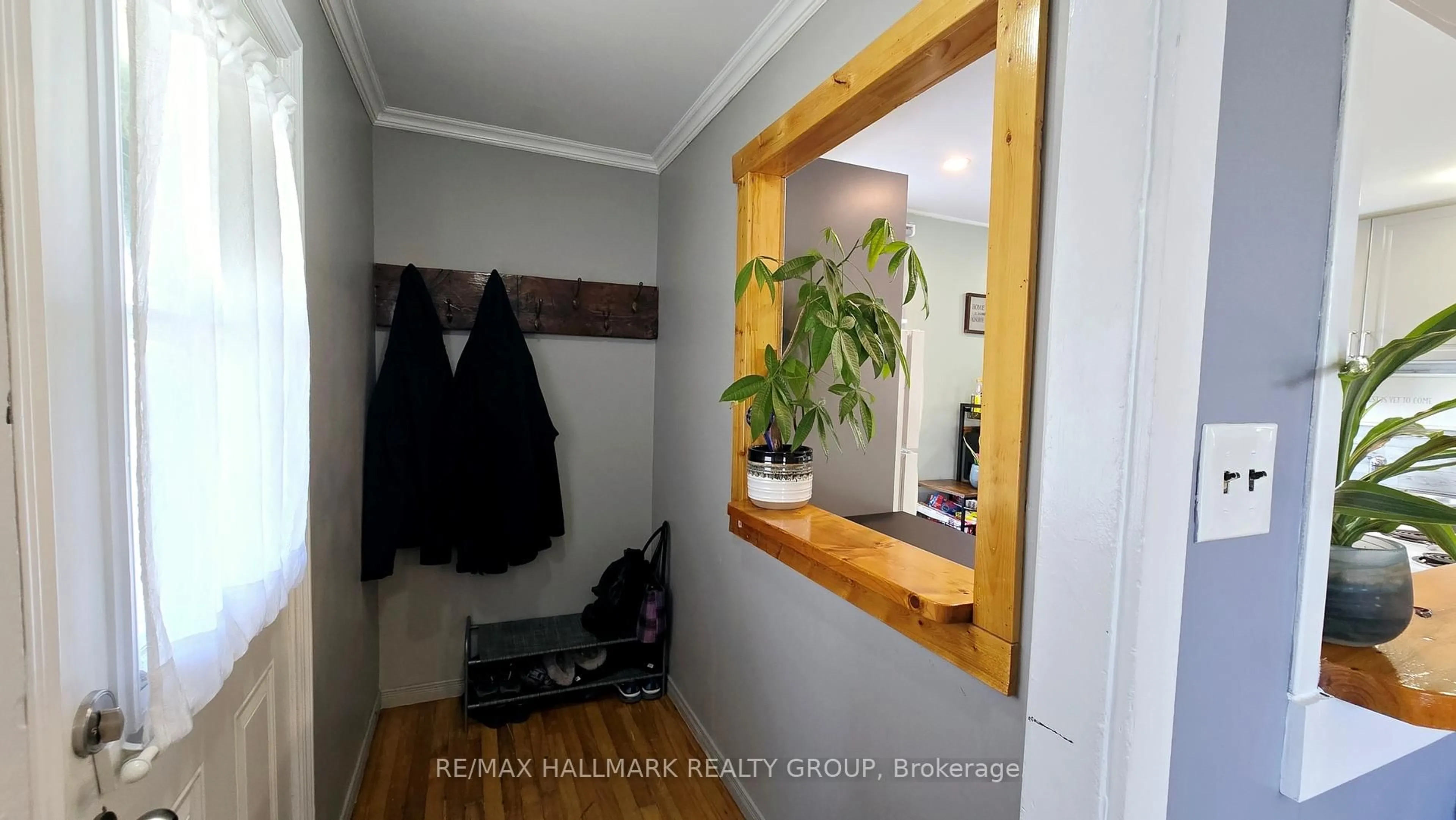 Indoor entryway for 231 William Ave, Renfrew Ontario K7V 2Z4