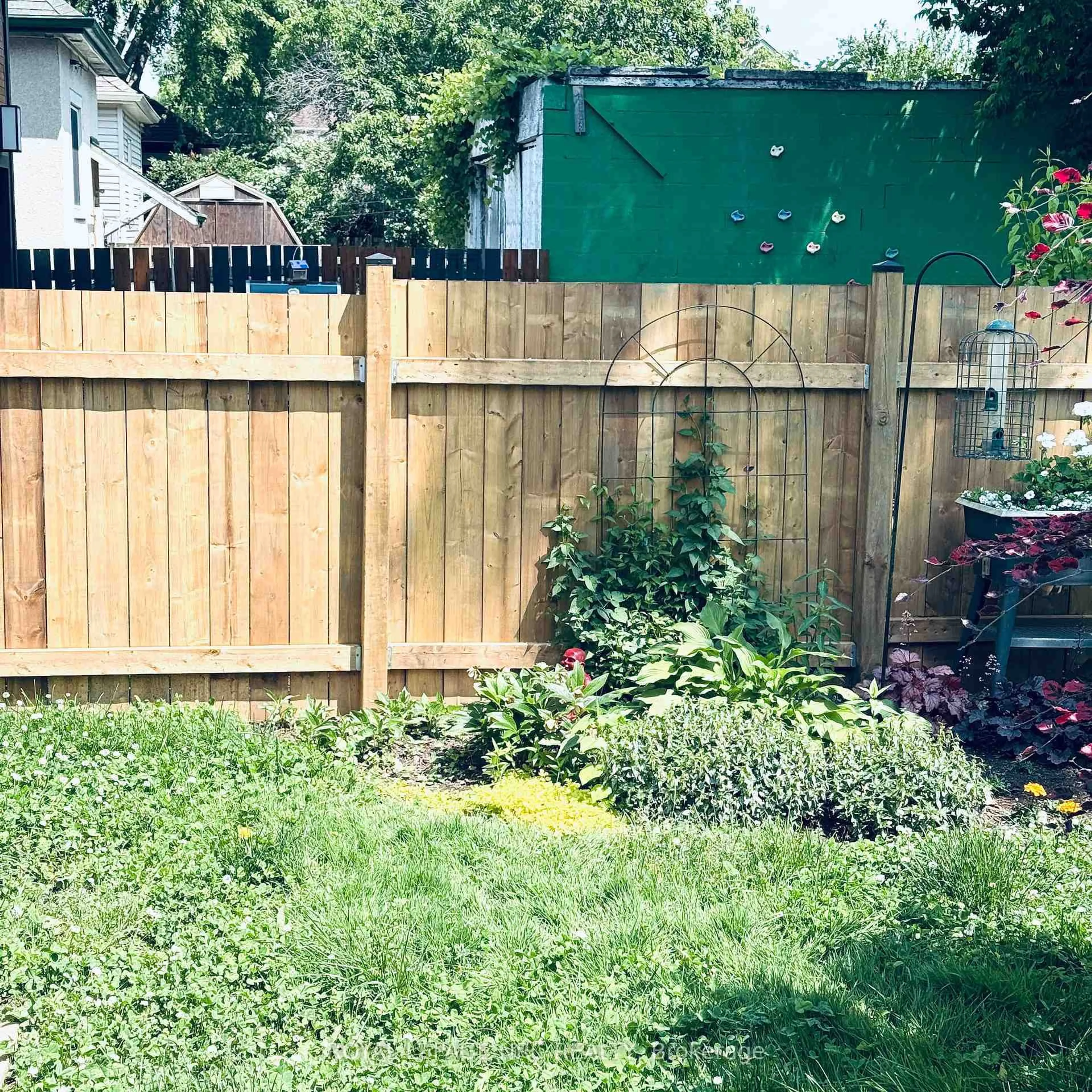 Patio, street for 16 Mcghie St, St. Catharines Ontario L2R 5H6