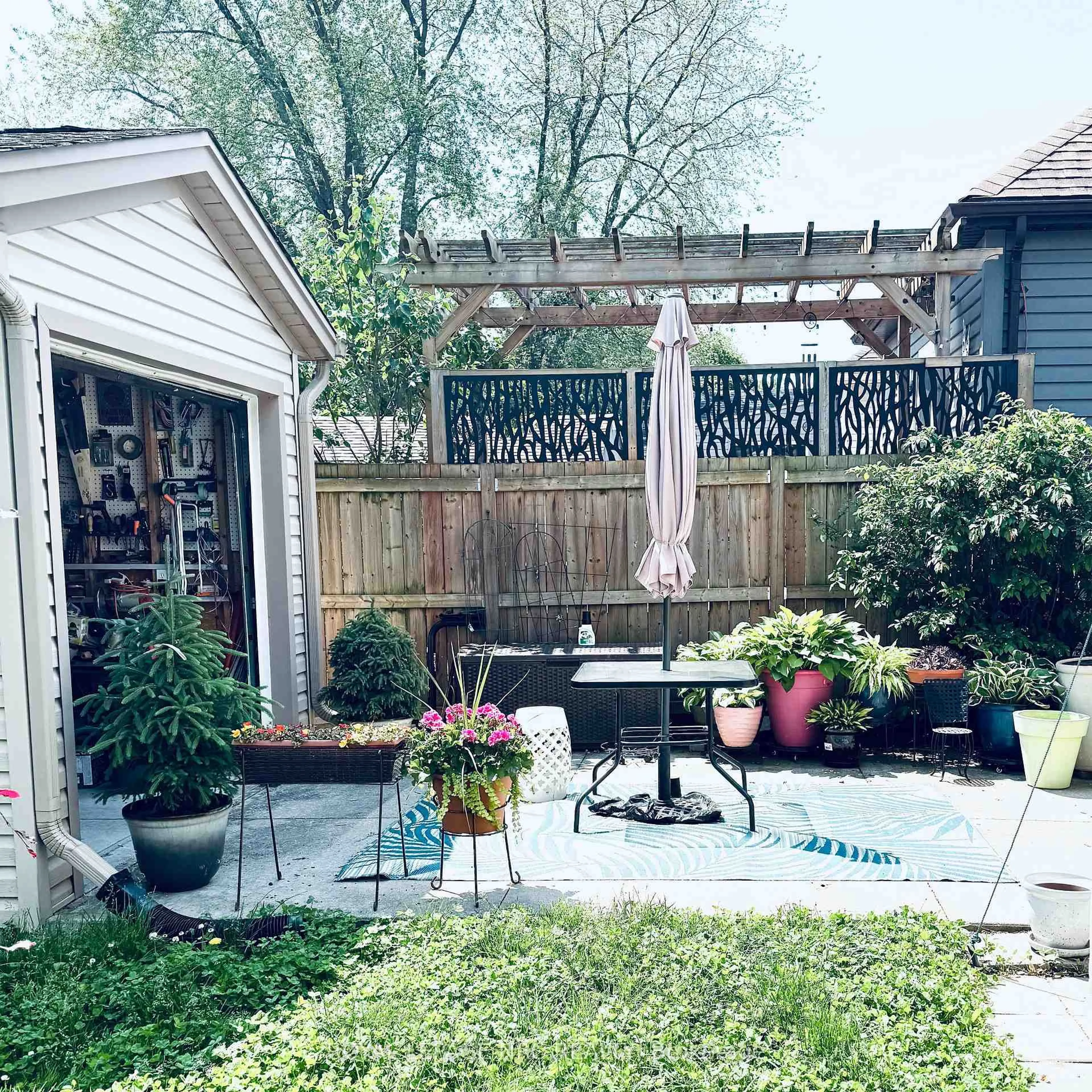 Patio, street for 16 Mcghie St, St. Catharines Ontario L2R 5H6