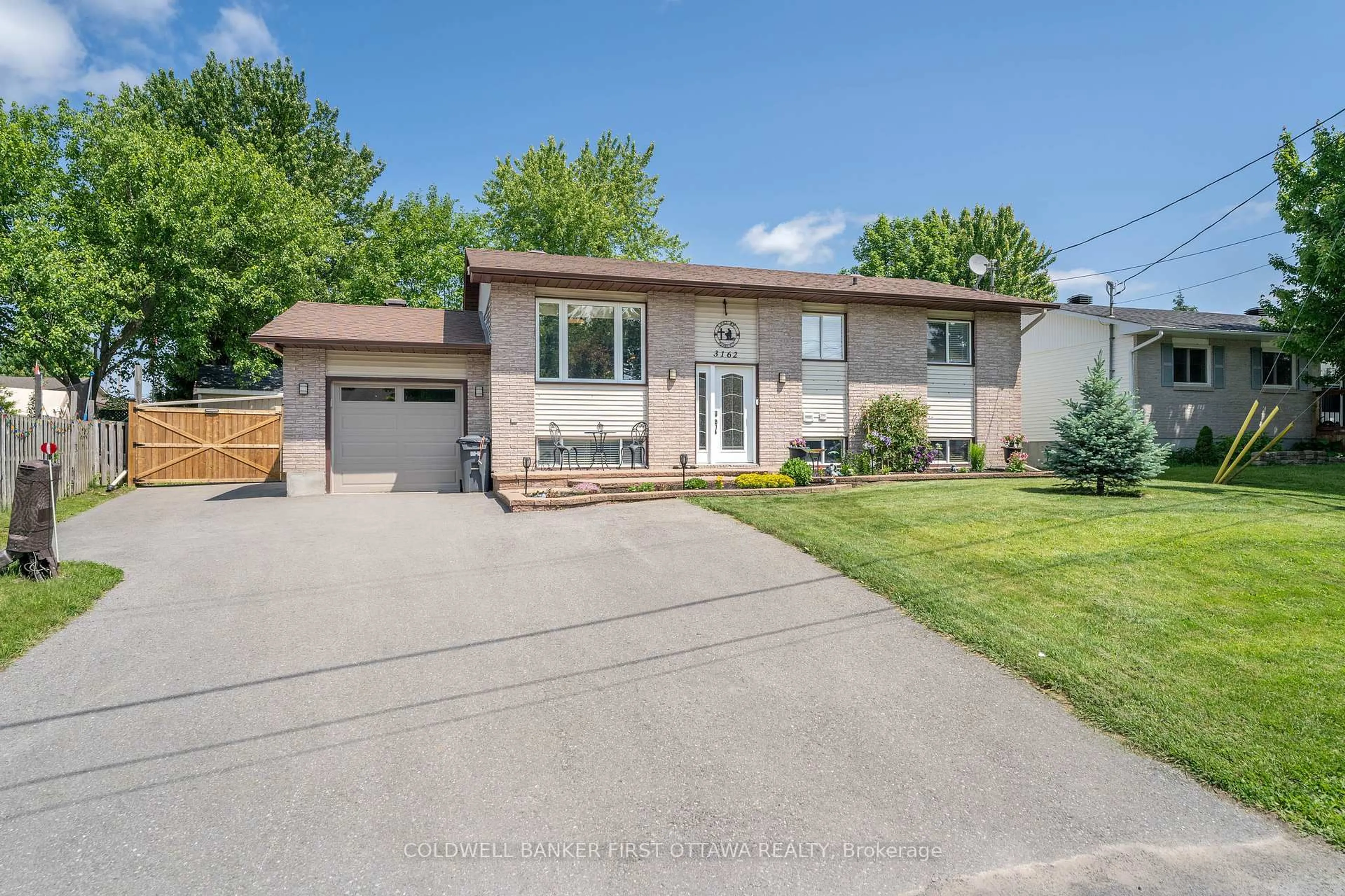 Home with brick exterior material, street for 3162 Lemay Circ, Clarence-Rockland Ontario K4K 1A5
