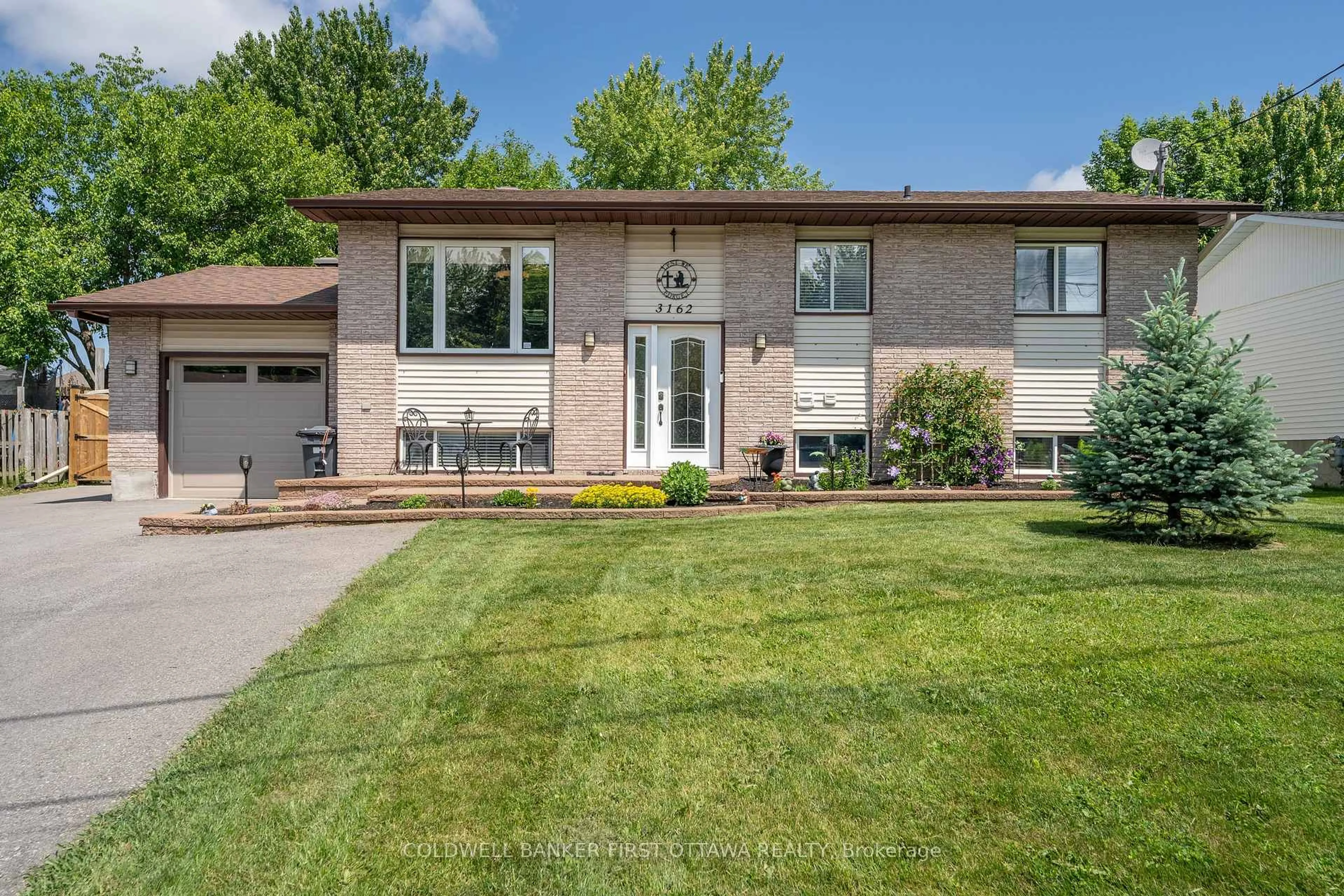 Home with brick exterior material, street for 3162 Lemay Circ, Clarence-Rockland Ontario K4K 1A5